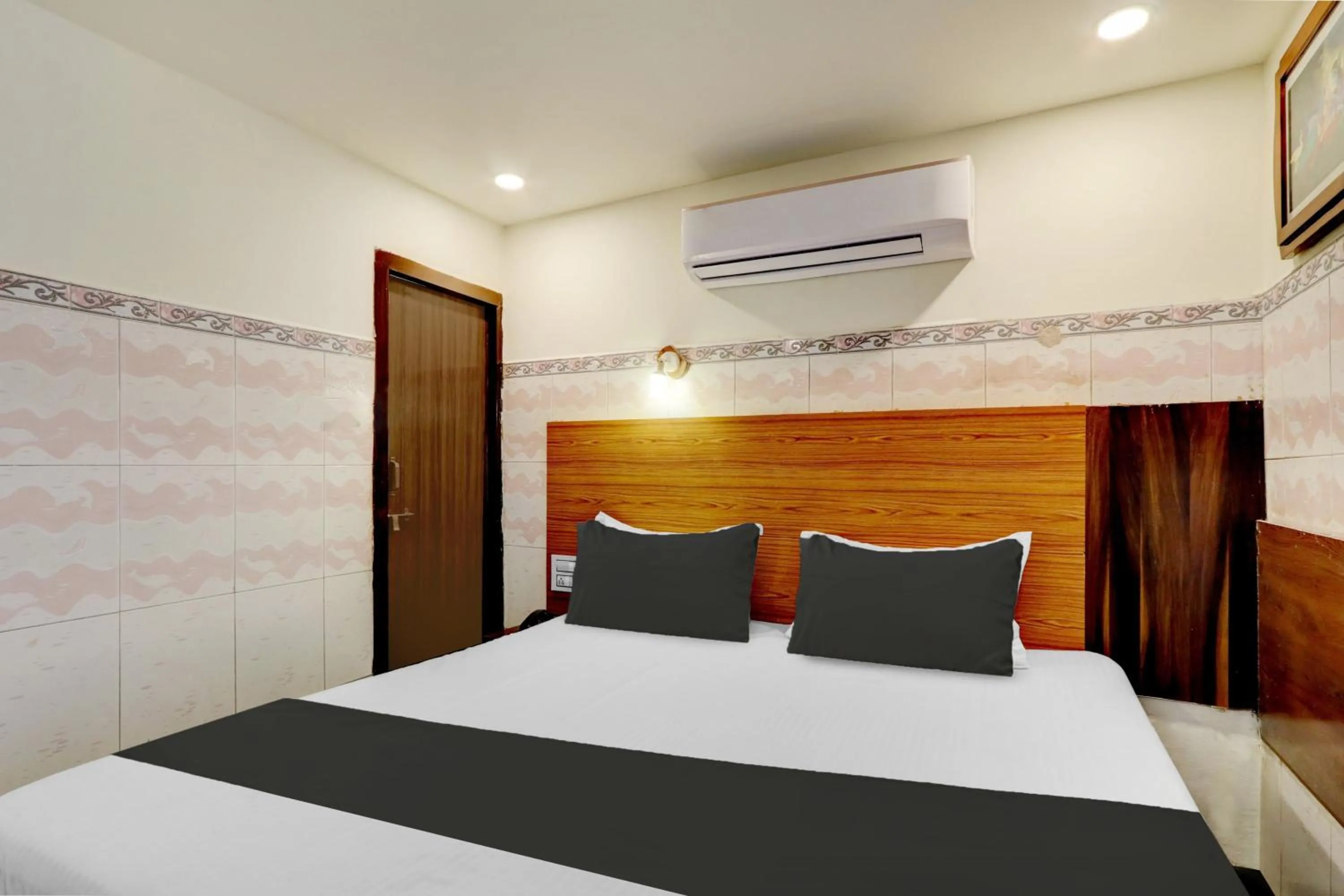 Bedroom, Bed in Collection O M G Road