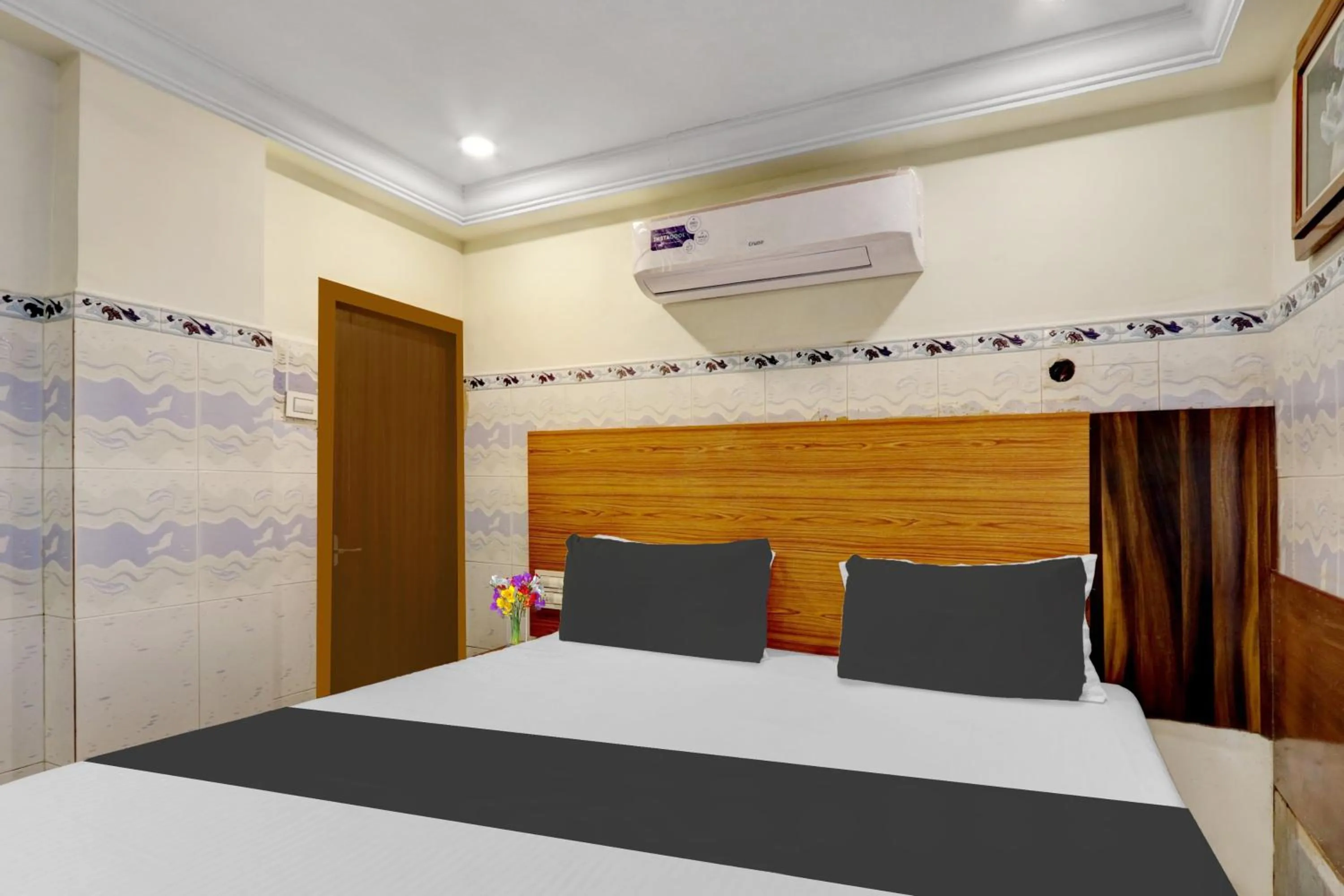 Bedroom, Bed in Collection O M G Road