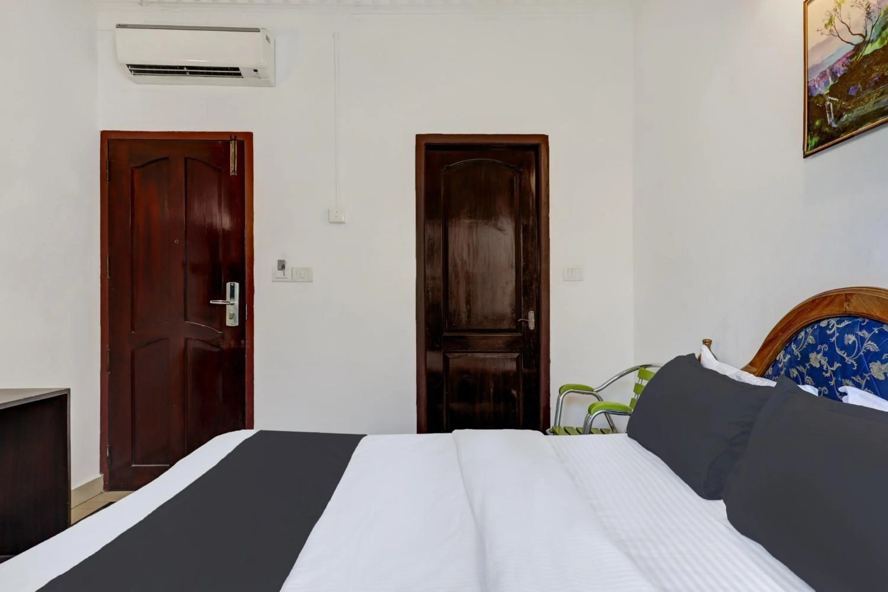 Bedroom, Bed in Collection O M G Road