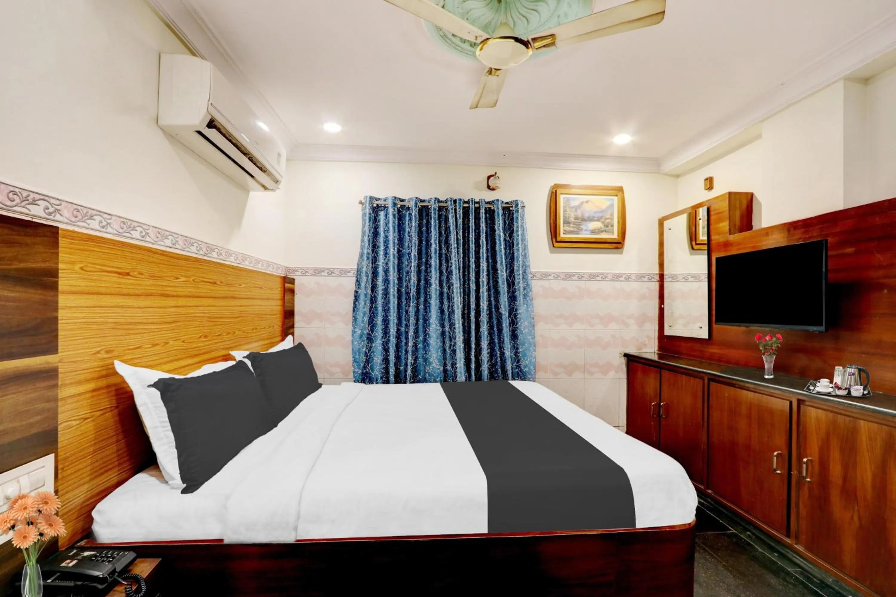 Bedroom, Bed in Collection O M G Road