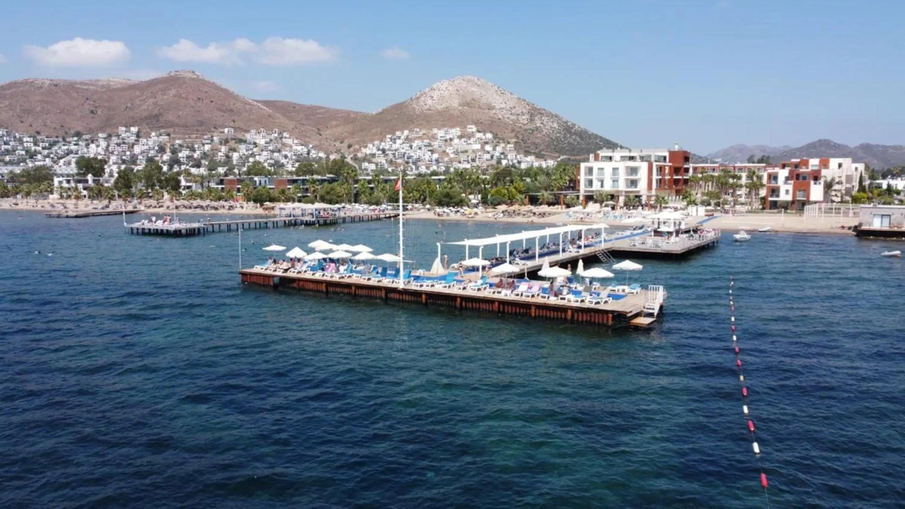 Beach in Sundance Suites Hotel