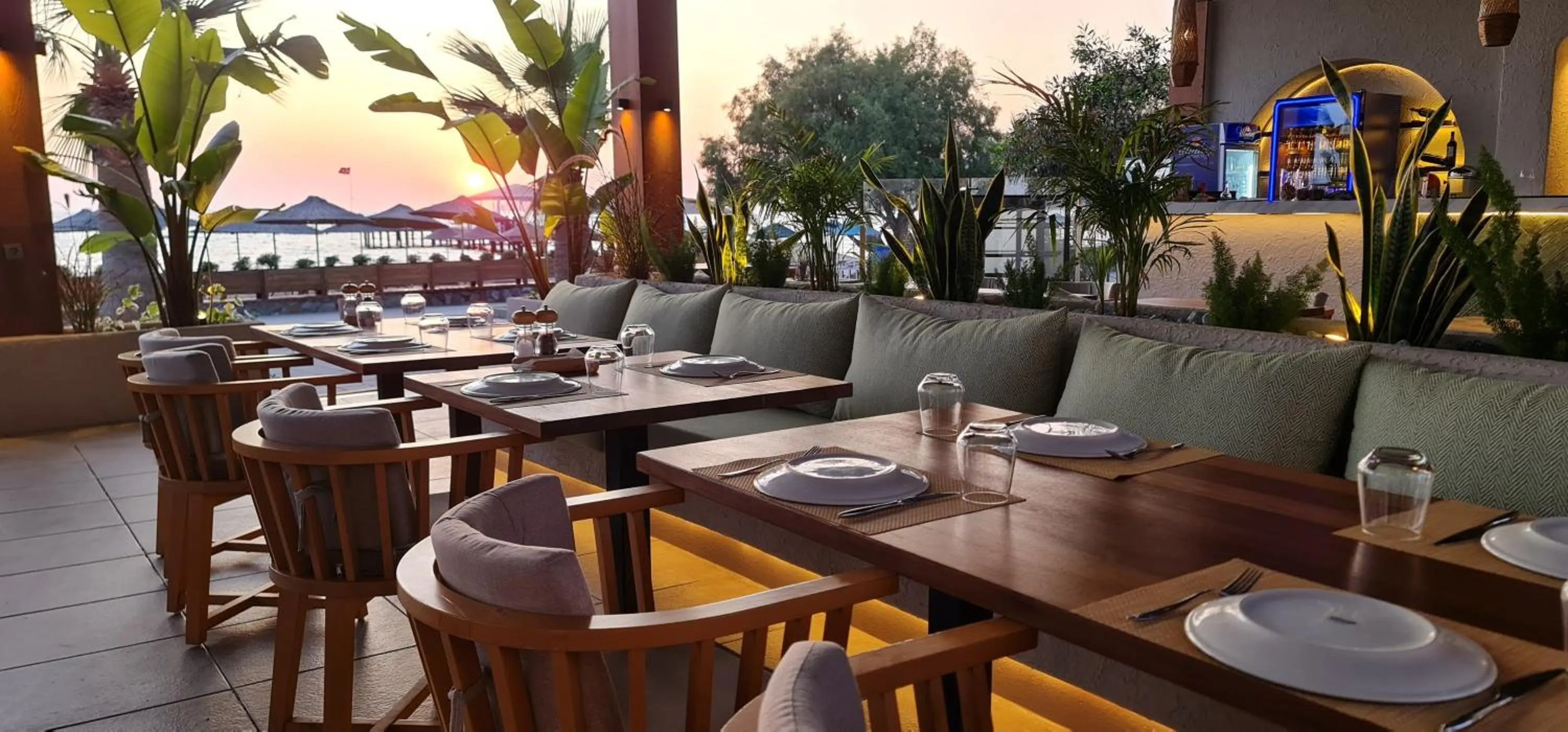 Restaurant/places to eat in Sundance Suites Hotel