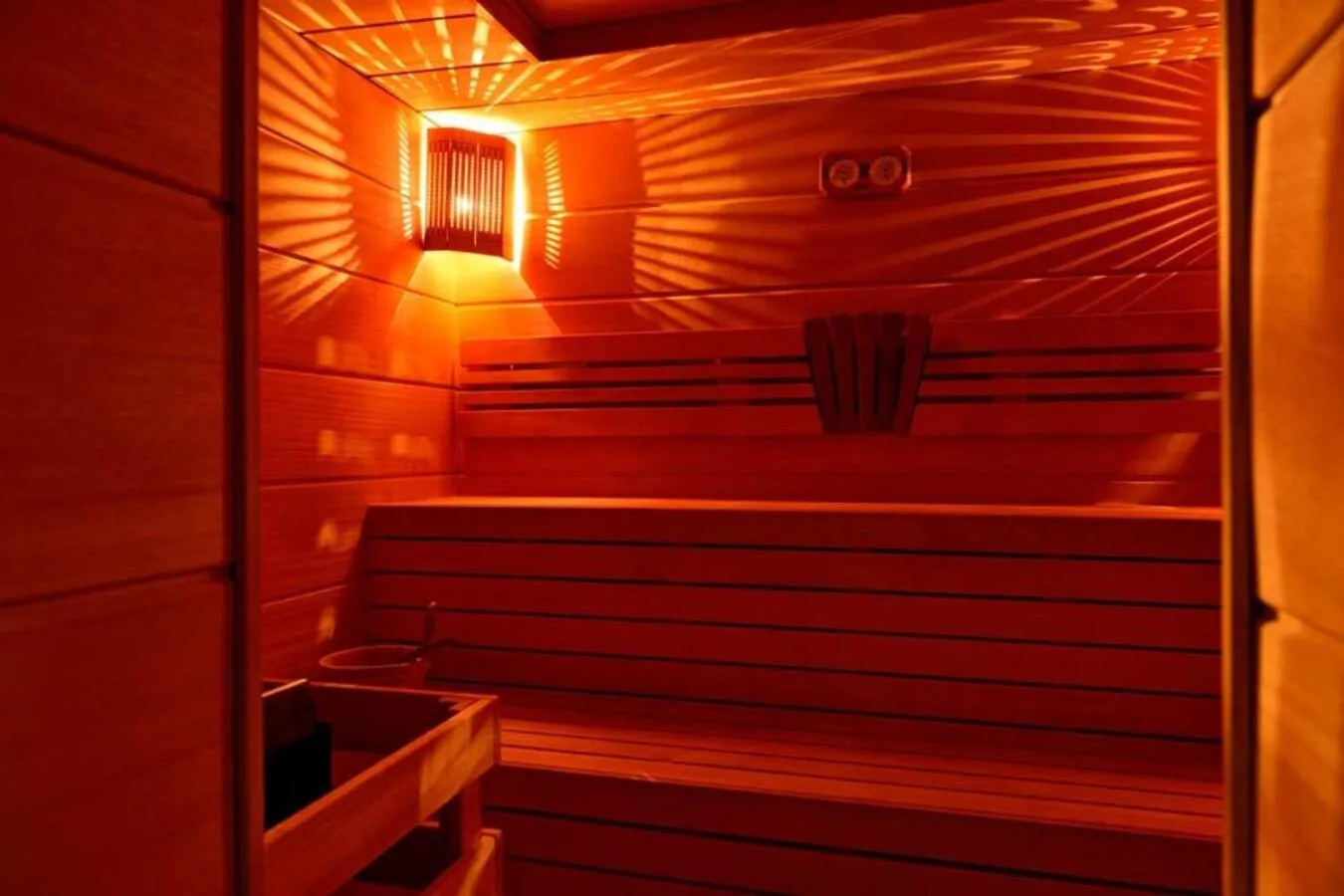 Sauna in Sundance Suites Hotel
