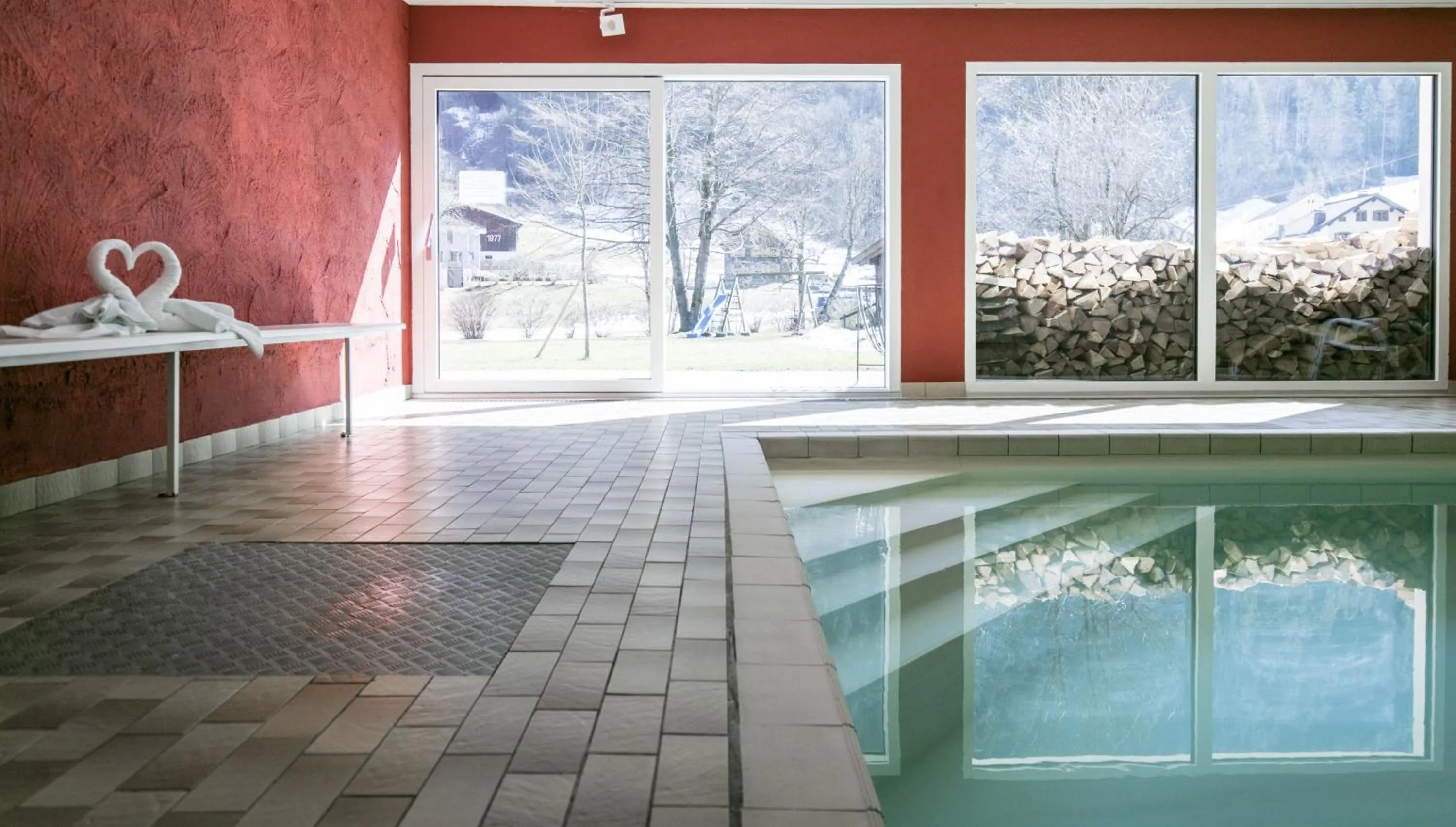 Swimming pool in Alpenlodge - Das Dorfhotel