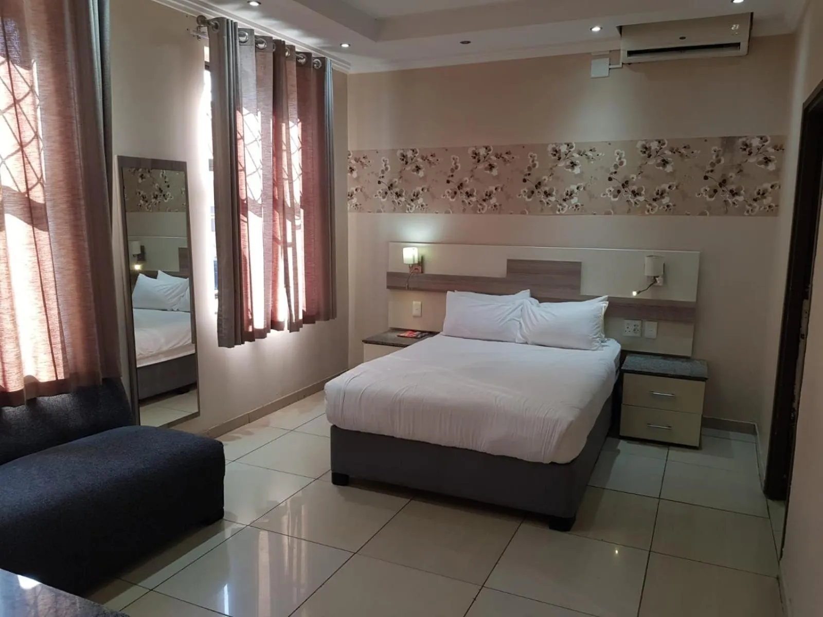 Bed in Tudor House Hotel