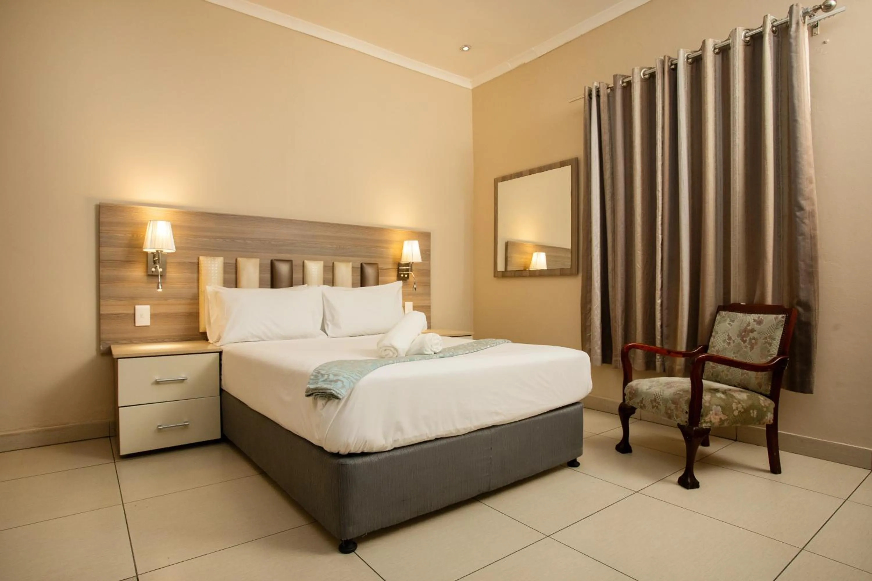 Bed in Tudor House Hotel