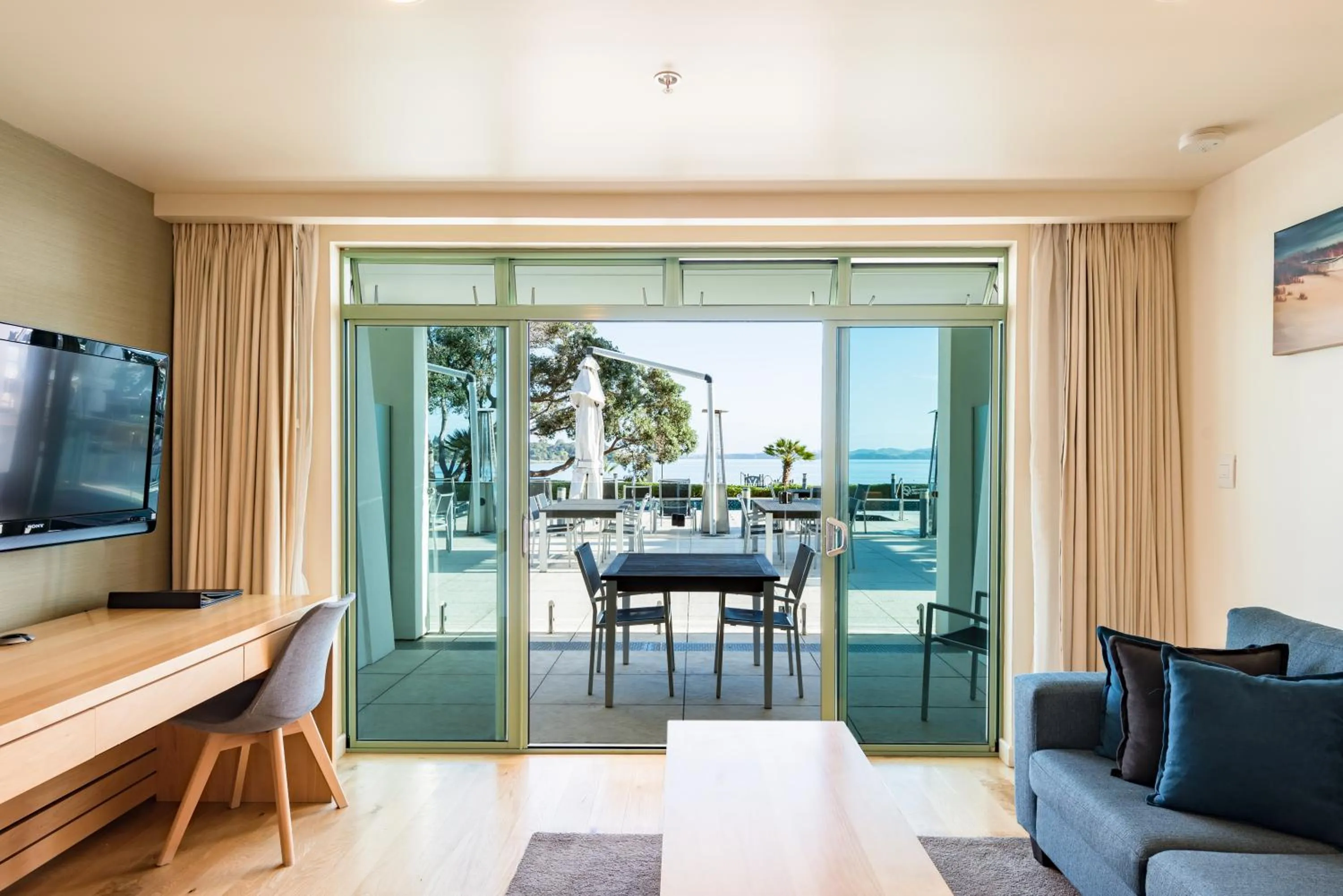 TV and multimedia in Paihia Beach Resort & Spa Hotel