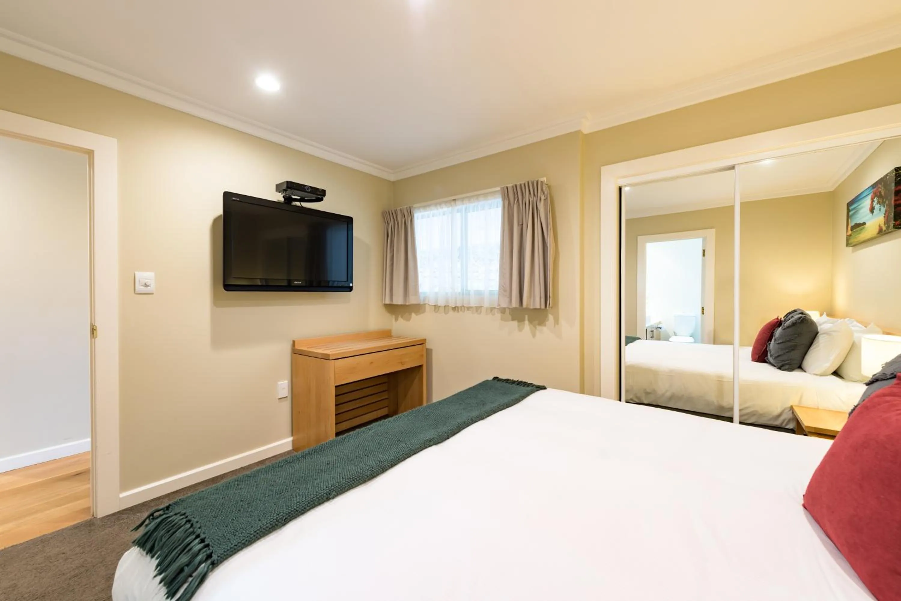 Bedroom, Bed in Paihia Beach Resort & Spa Hotel