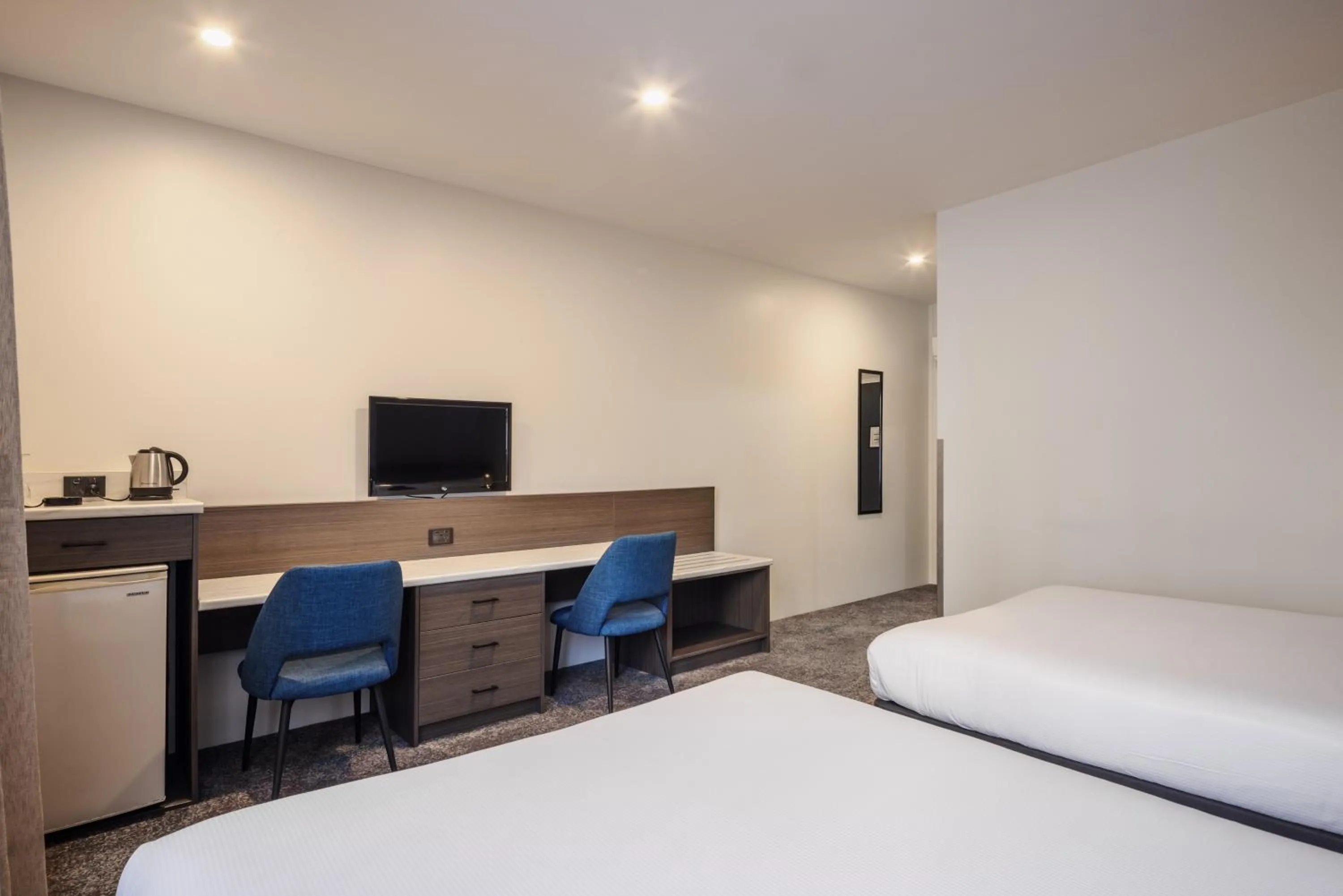 TV and multimedia, Bed in Heartland Hotel Auckland Airport