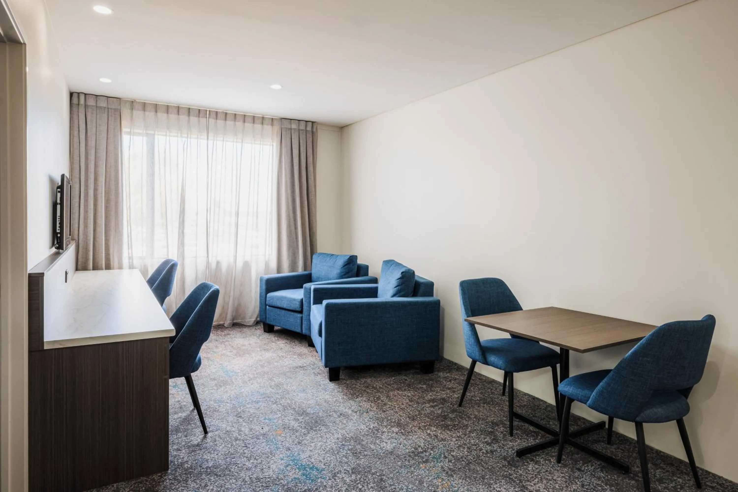 Living room in Heartland Hotel Auckland Airport