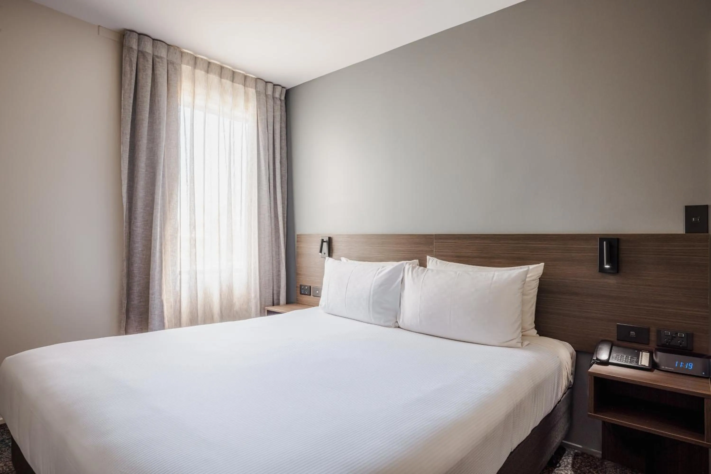 Bed in Heartland Hotel Auckland Airport