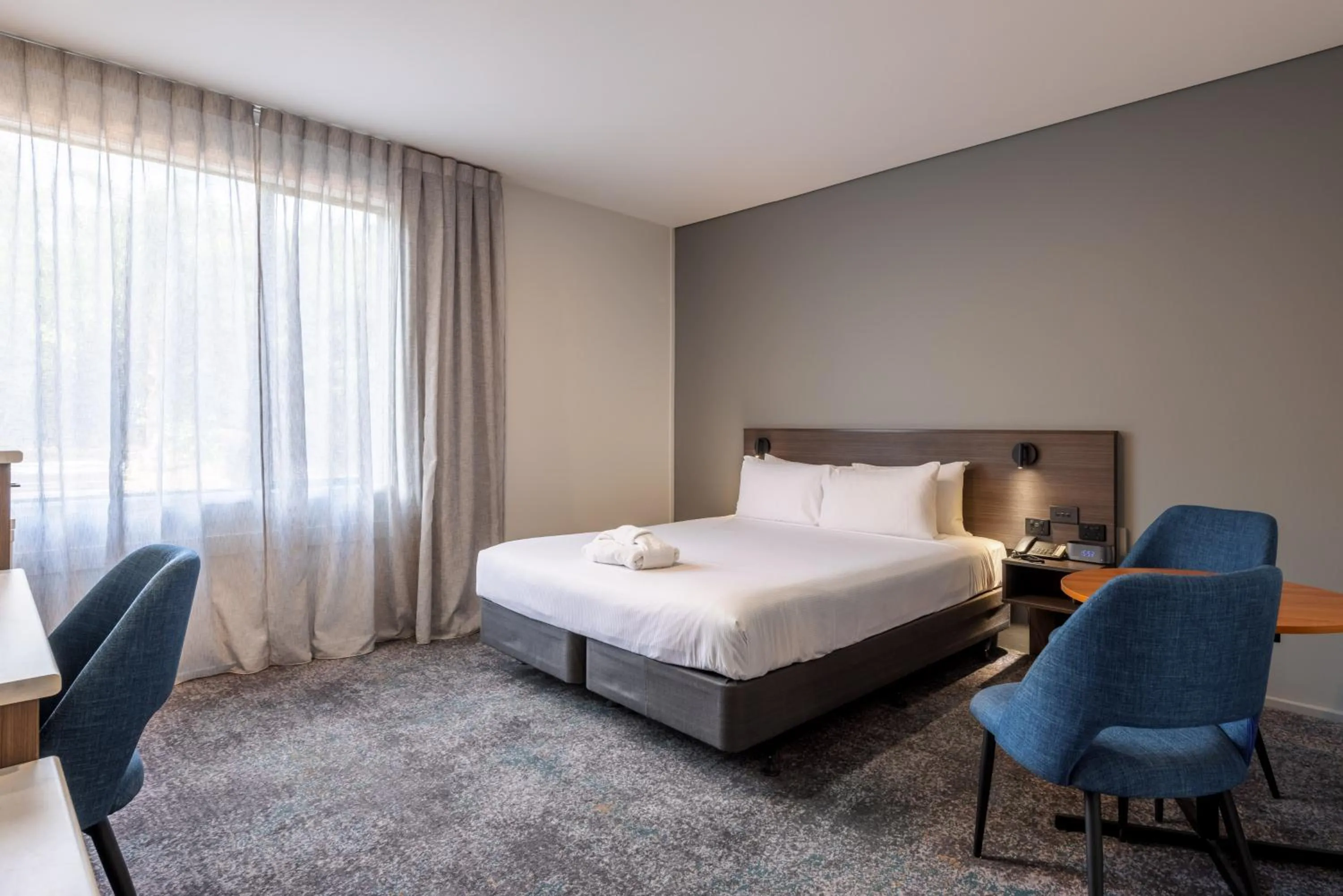 Bed in Heartland Hotel Auckland Airport