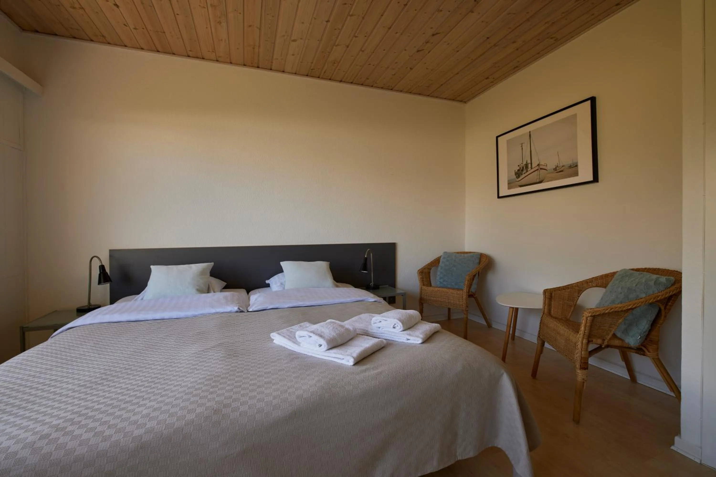 Photo of the whole room, Bed in Strandhotel Klitrosen