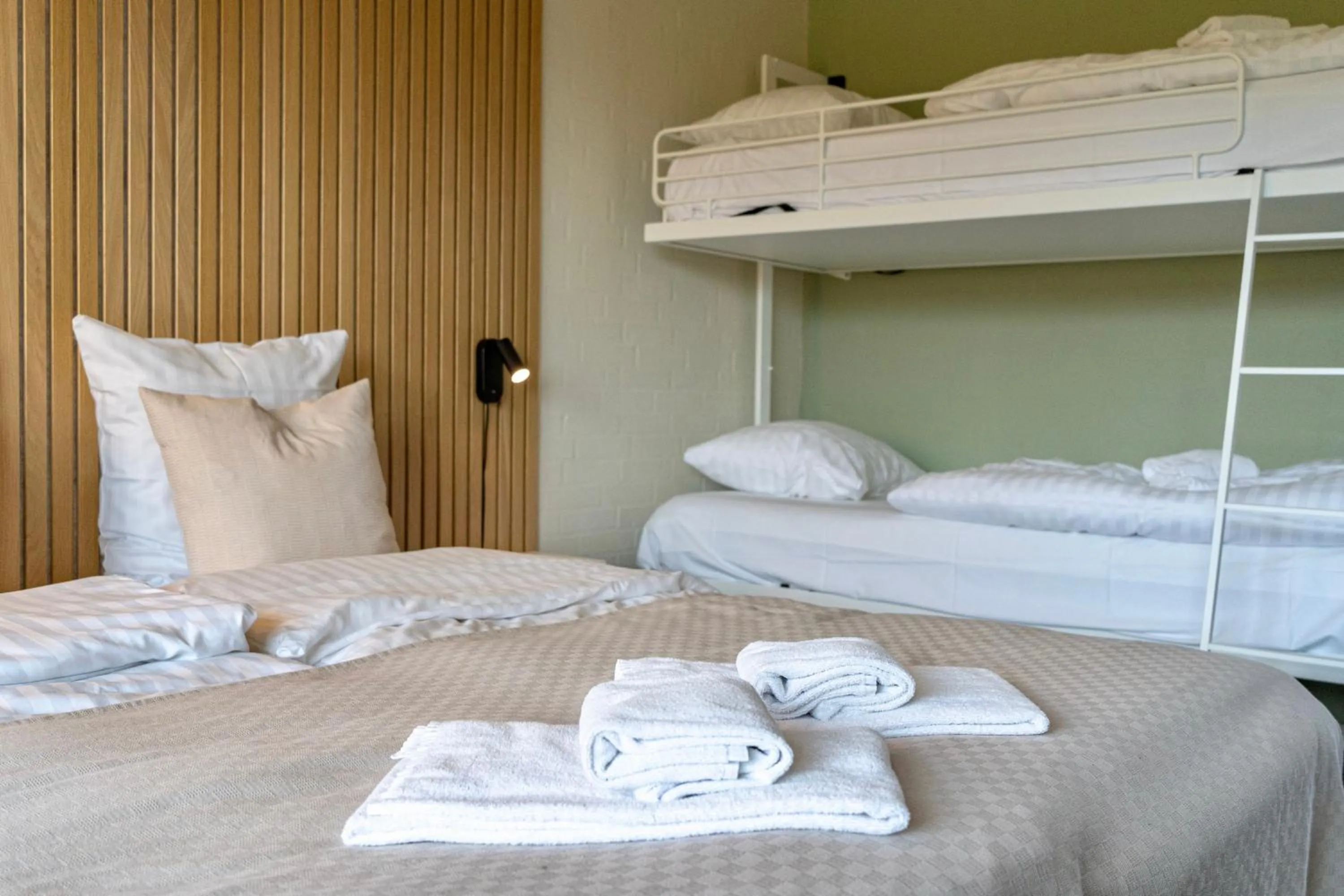 Photo of the whole room, Bed in Strandhotel Klitrosen