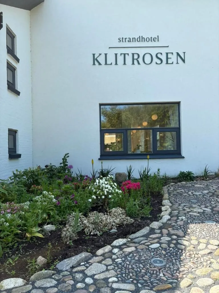 Property building in Strandhotel Klitrosen