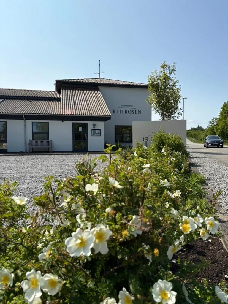 Property building in Strandhotel Klitrosen