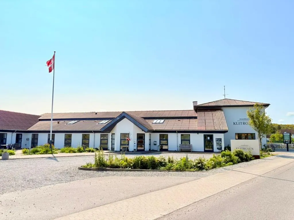 Property building in Strandhotel Klitrosen