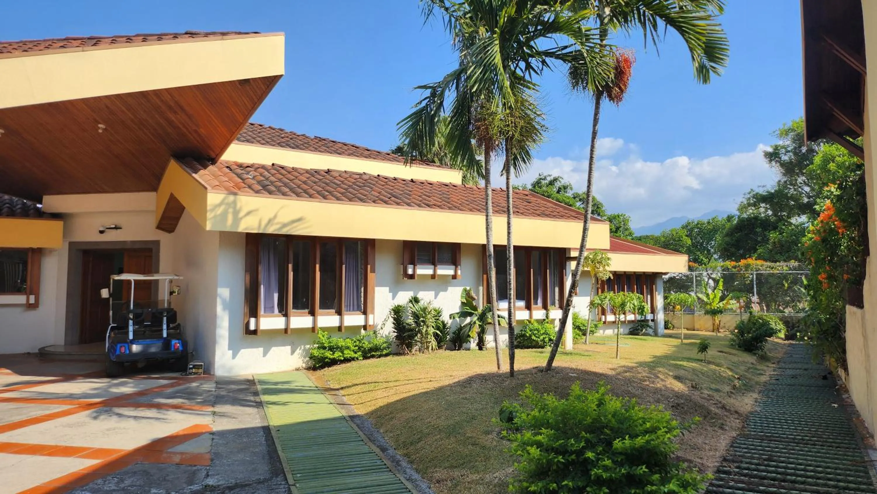 Property building in La Casa de Cariari Al Golf