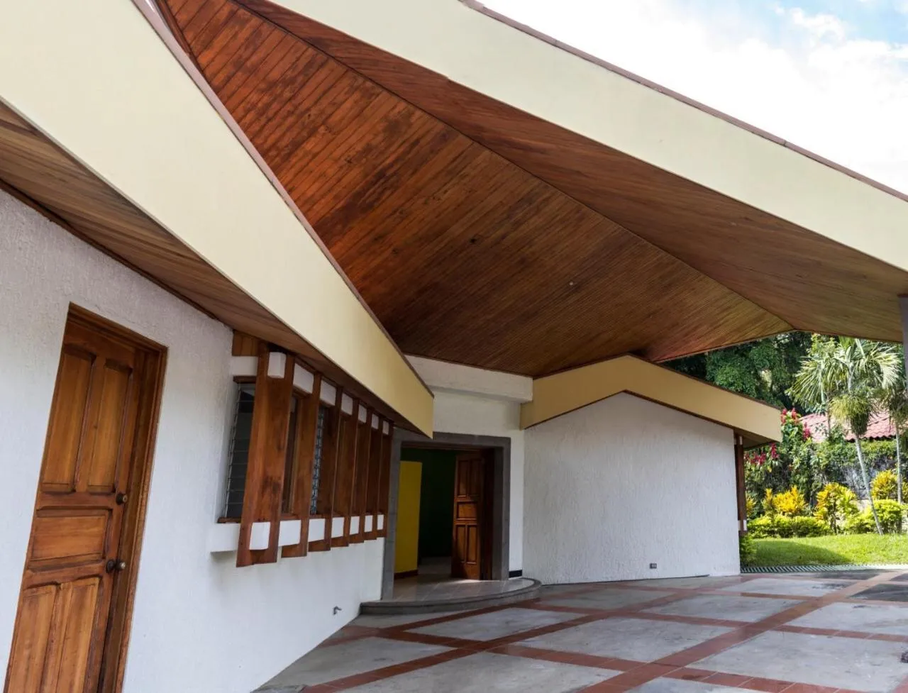 Facade/entrance in La Casa de Cariari Al Golf