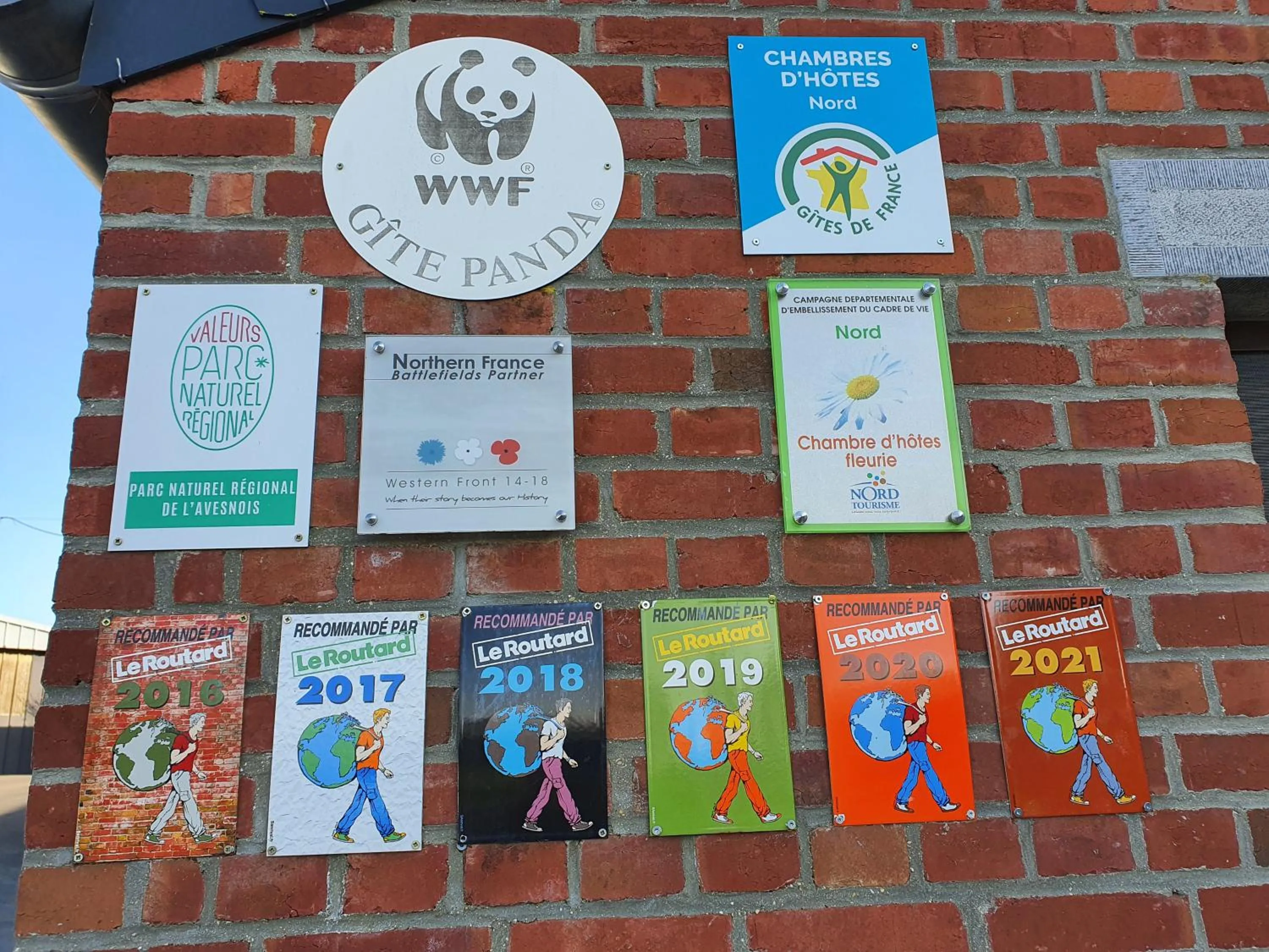 Logo/Certificate/Sign in Les Mout'Anes