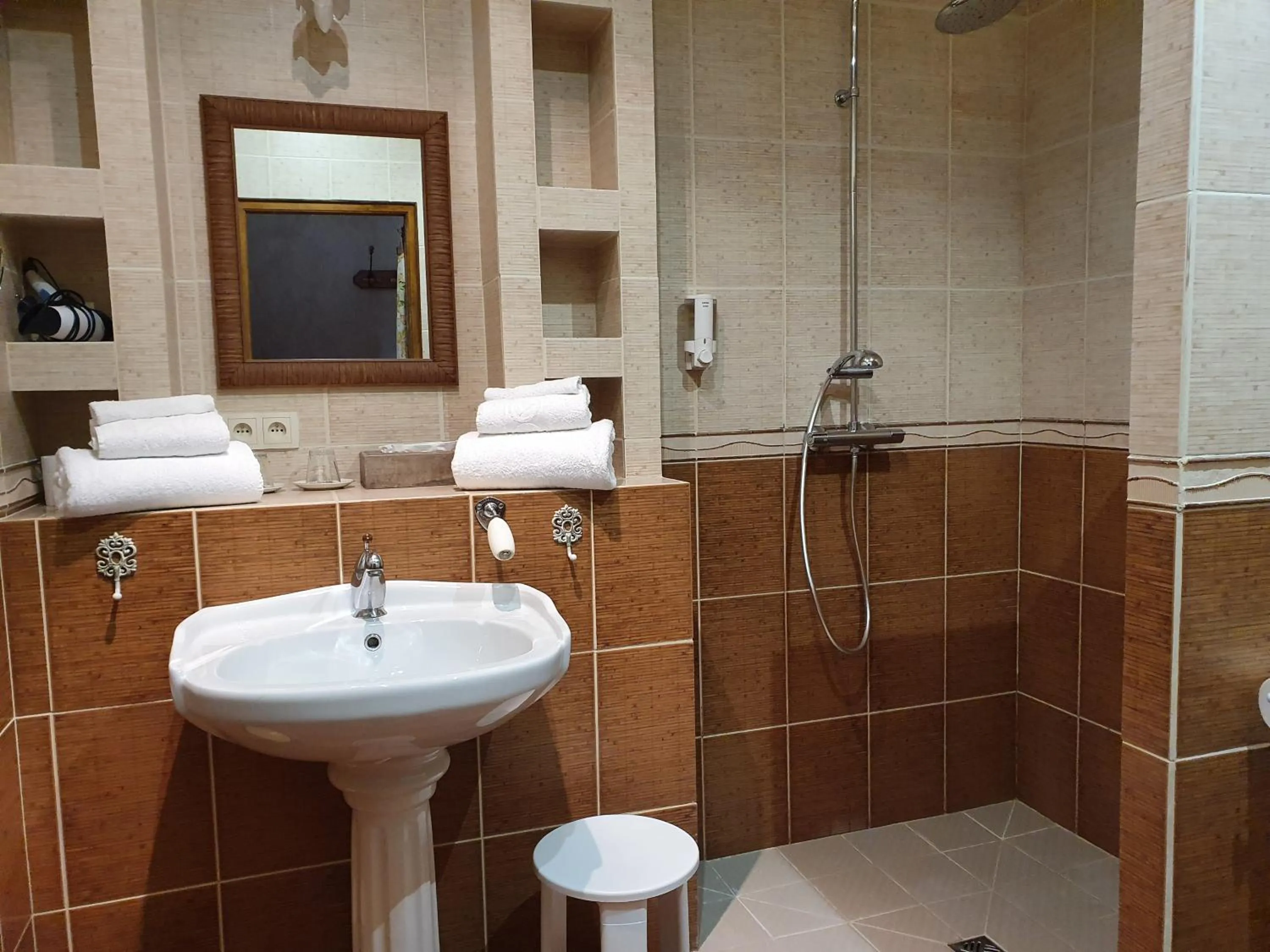 Shower in Les Mout'Anes