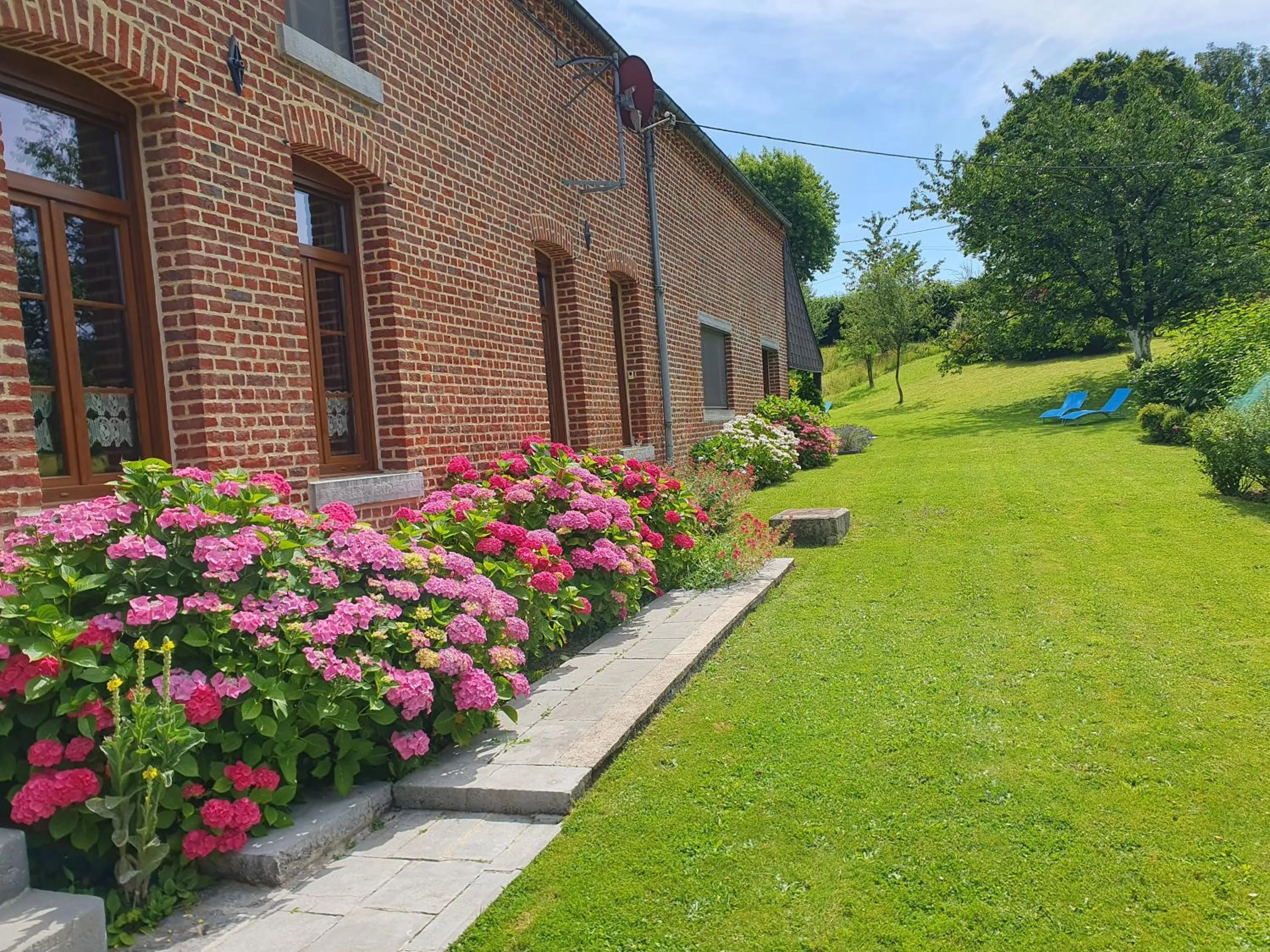 Property building in Les Mout'Anes