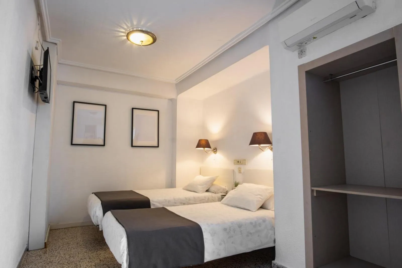 Bed in Hostal On Dormire Valencia