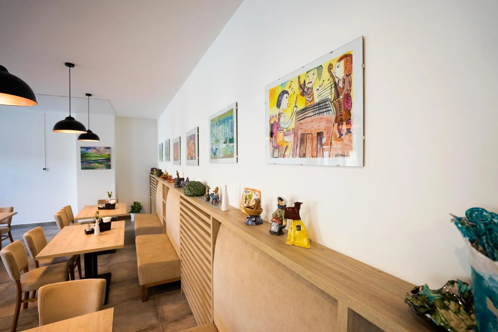 Restaurant/places to eat in BIVIO hotel