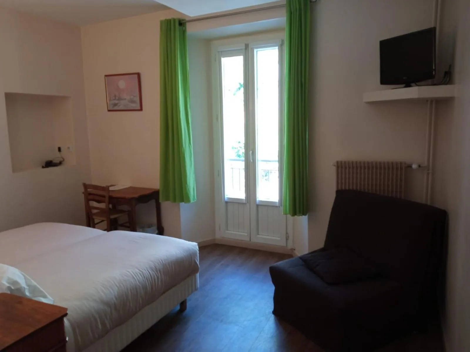 View (from property/room), Bed in Le Prieuré