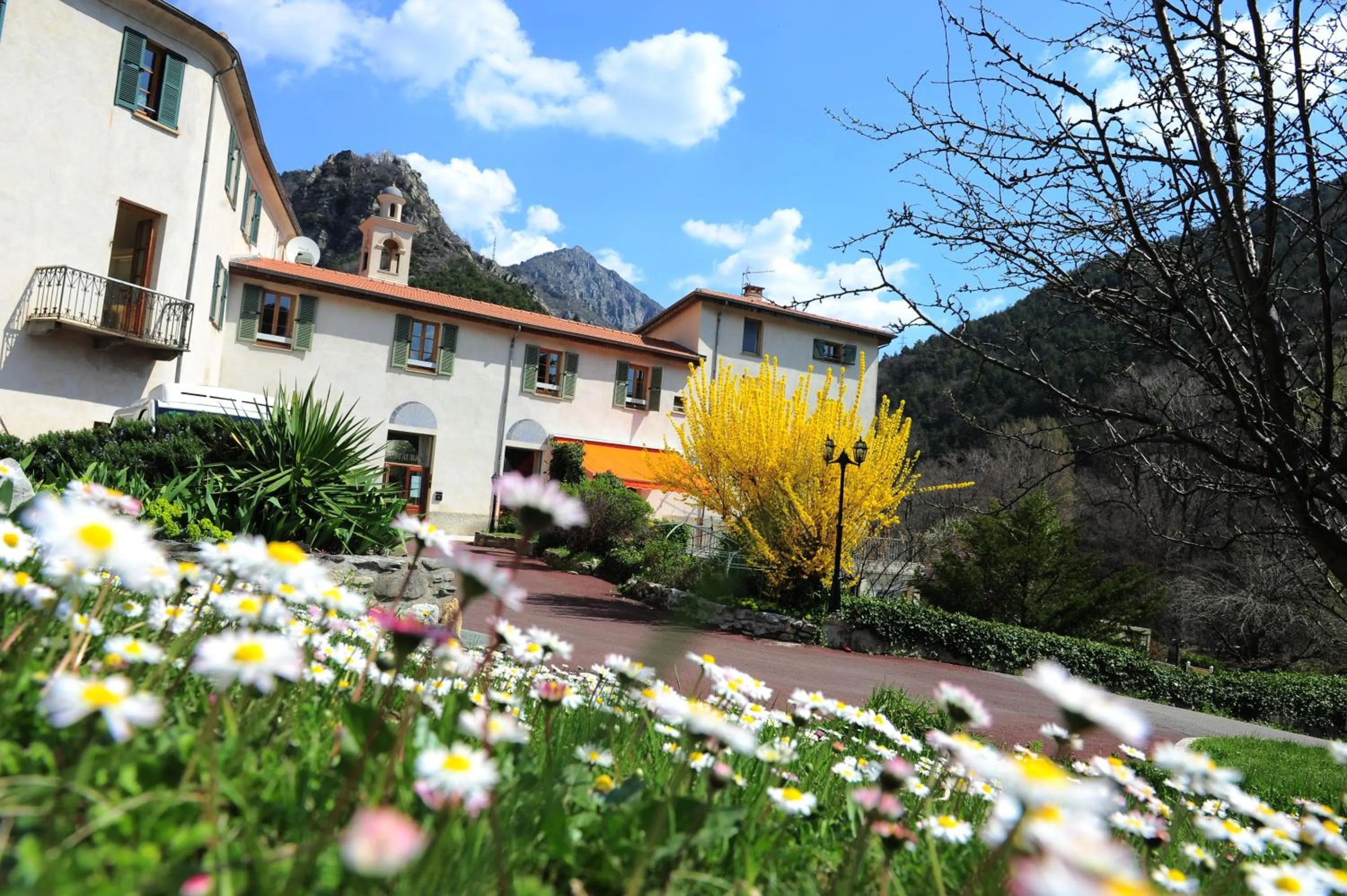 Property building in Le Prieuré