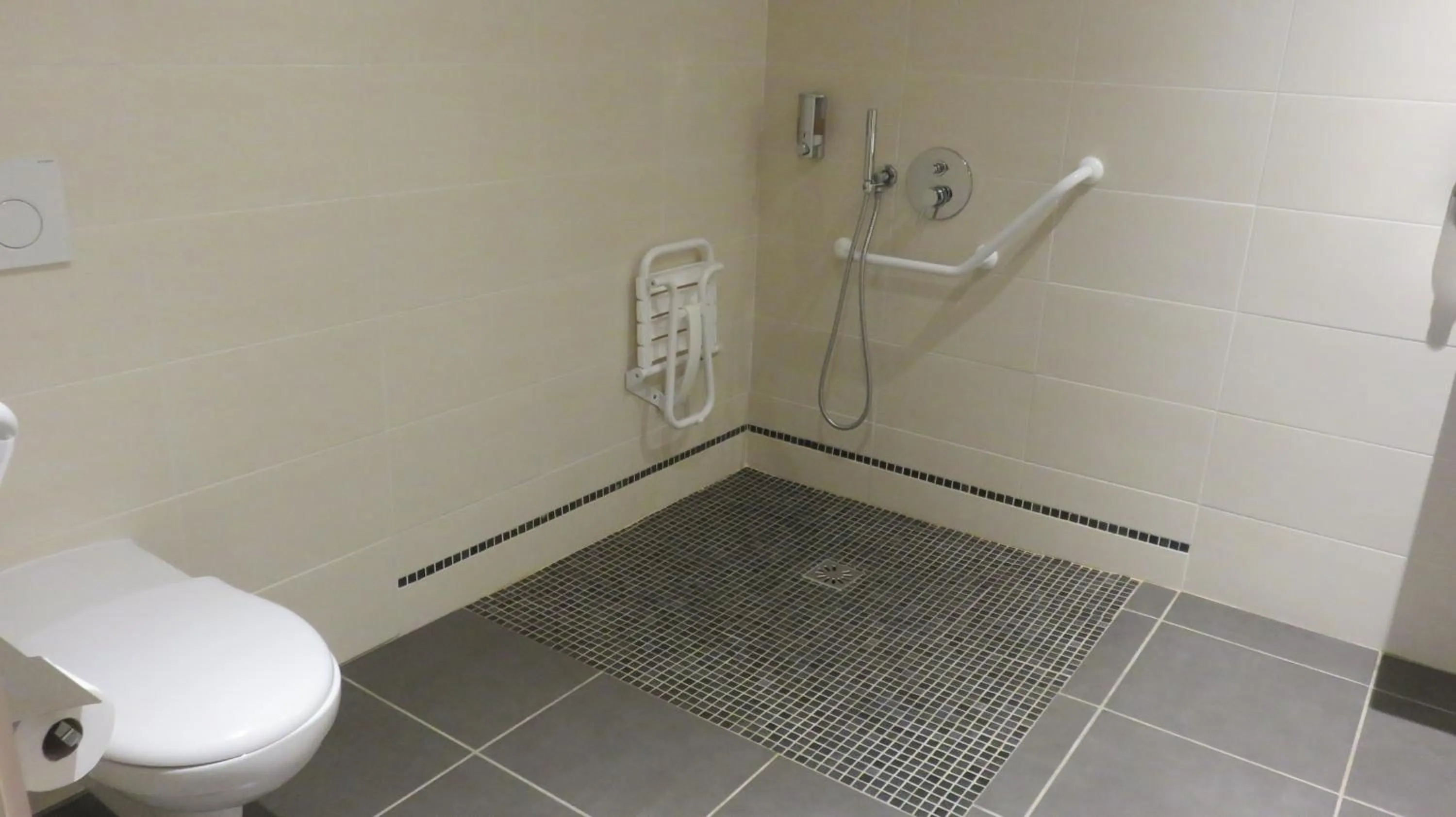 Shower in Le Prieuré