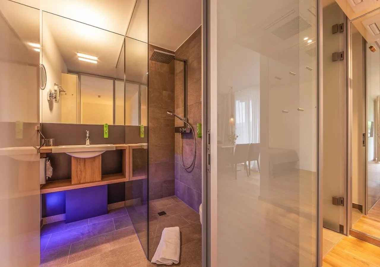 Shower in Ferienwohnungen Boardinghouse Bodensee