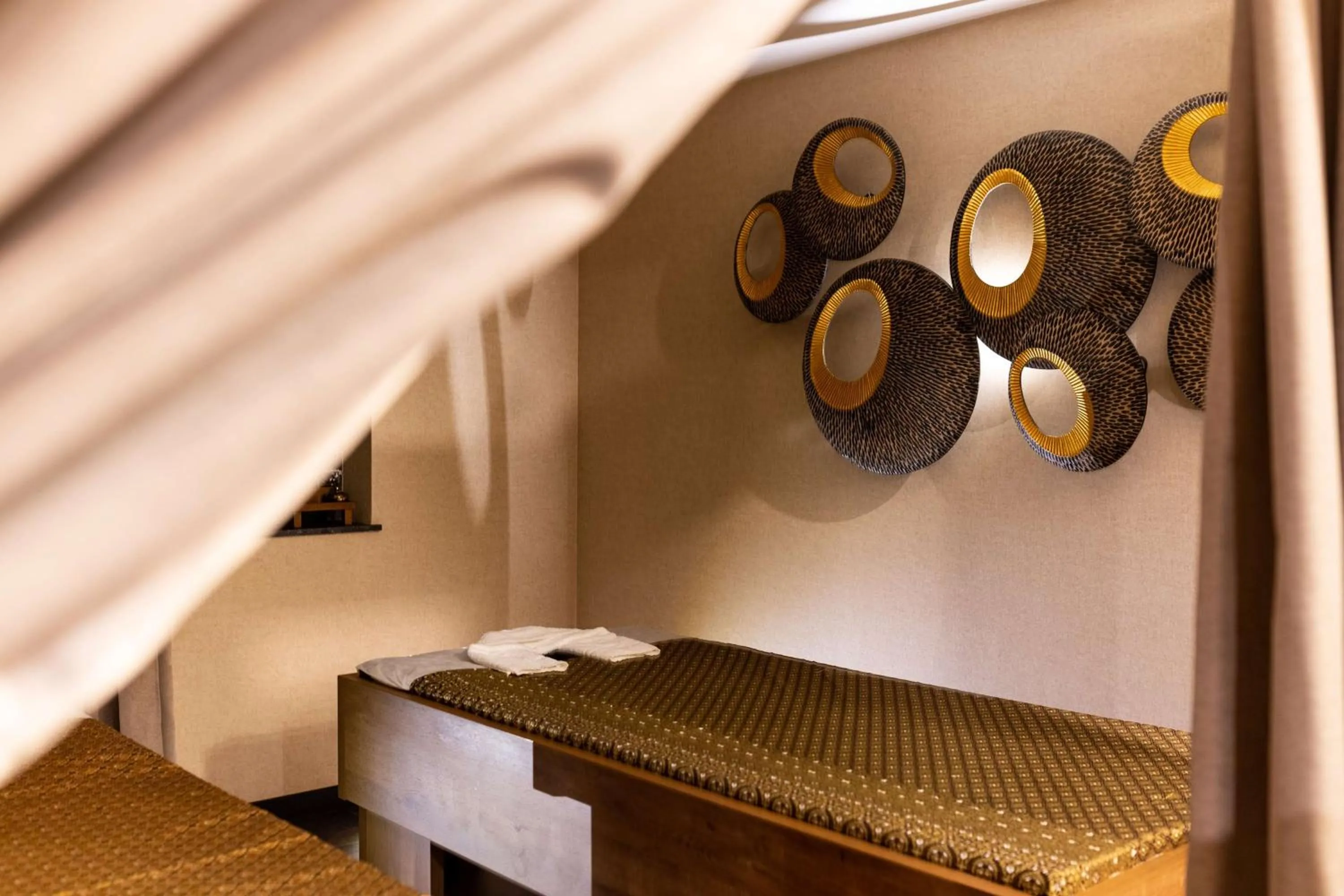 Spa and wellness centre/facilities, Bed in Radisson Hotel & Apartments Gdansk