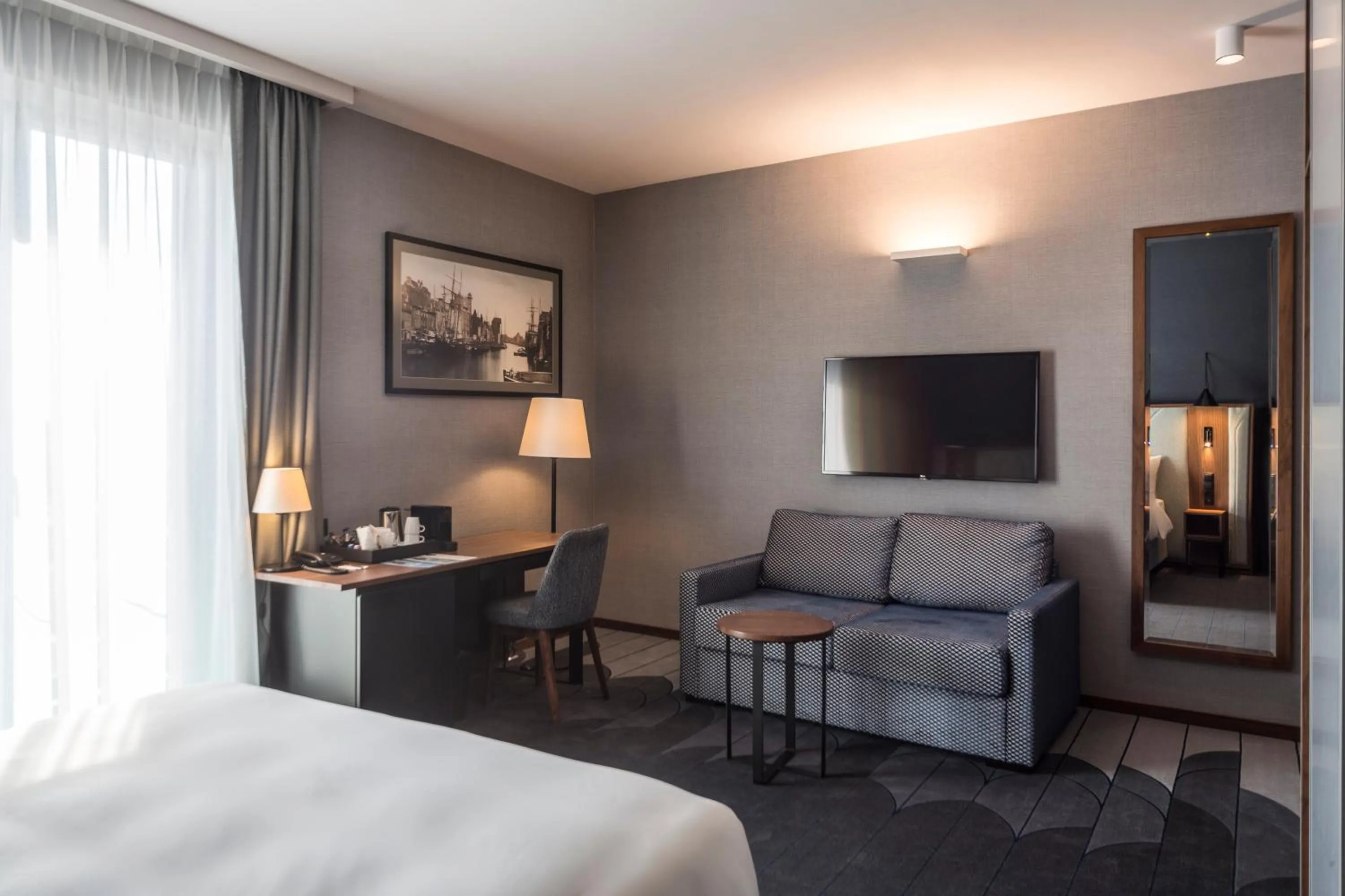 Communal lounge/ TV room, Bed in Radisson Hotel & Apartments Gdansk