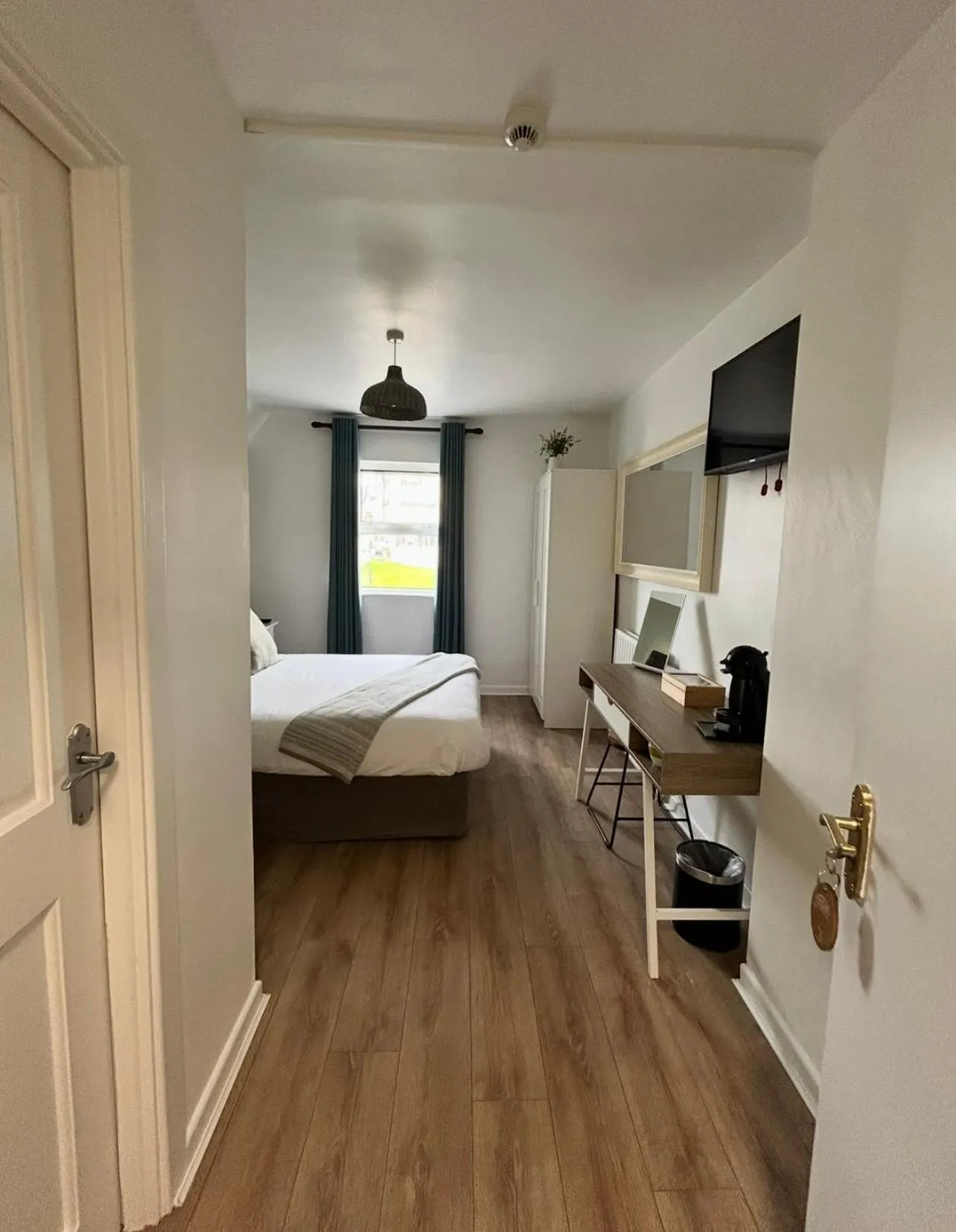 Bed in Maddens Bridge Bar & Guesthouse