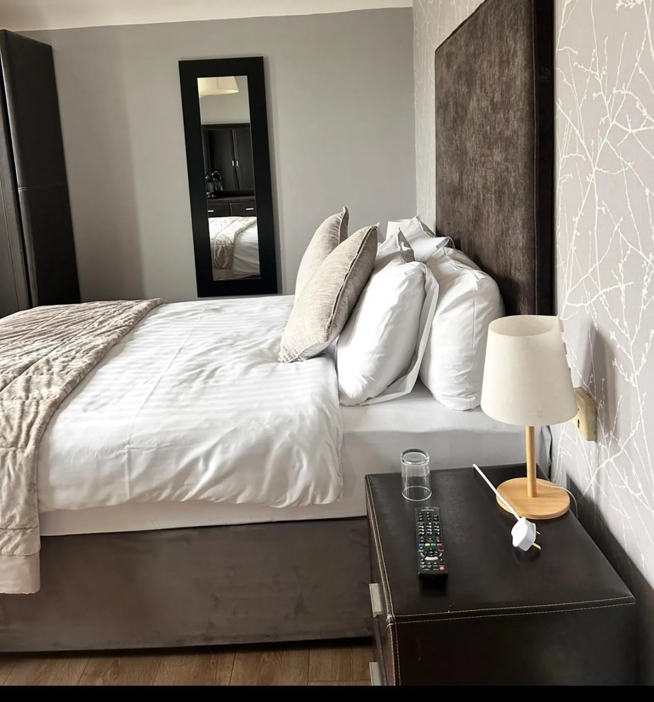 Bed in Maddens Bridge Bar & Guesthouse