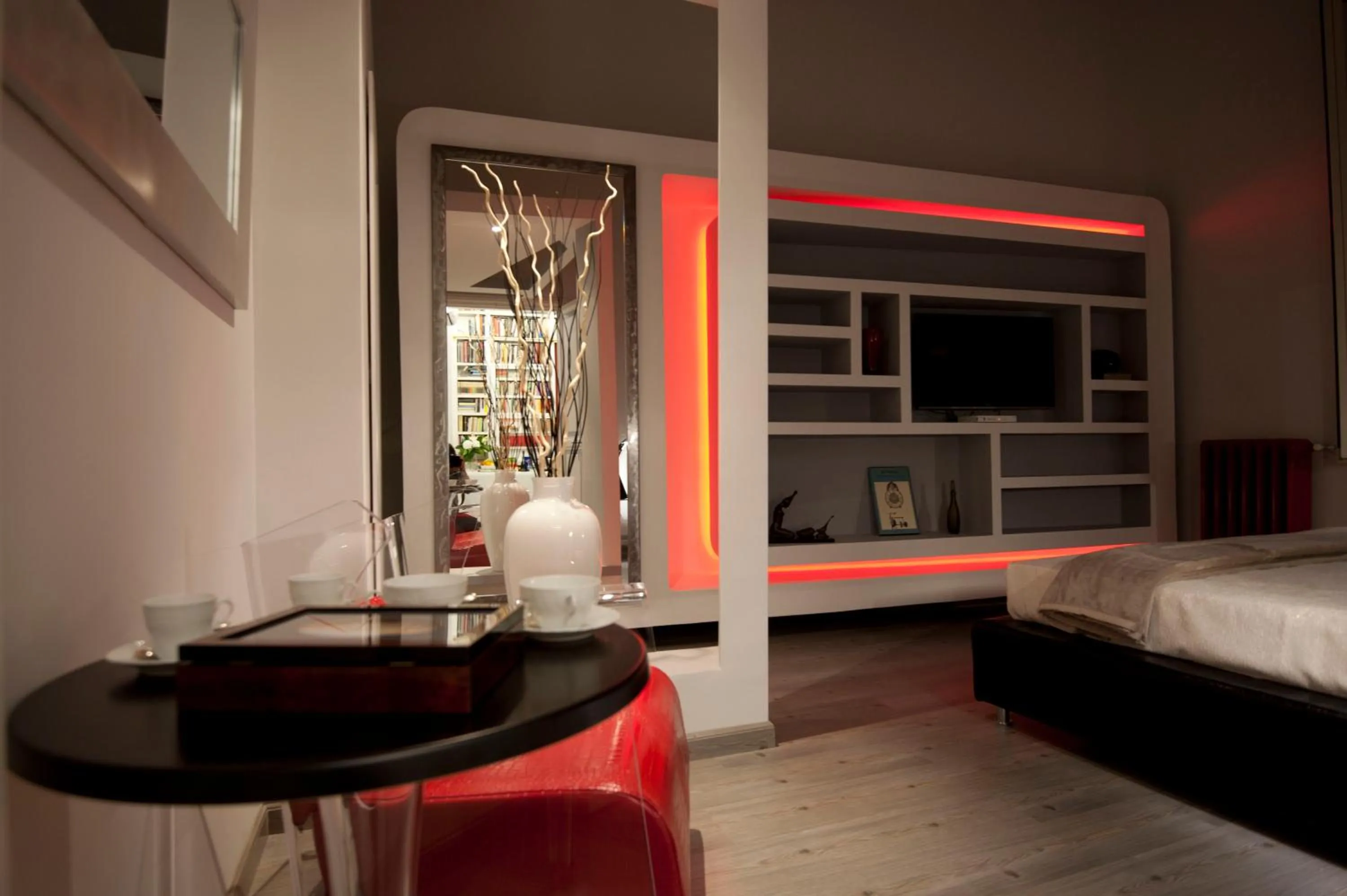 Bedroom, Bed in Luxury on the River