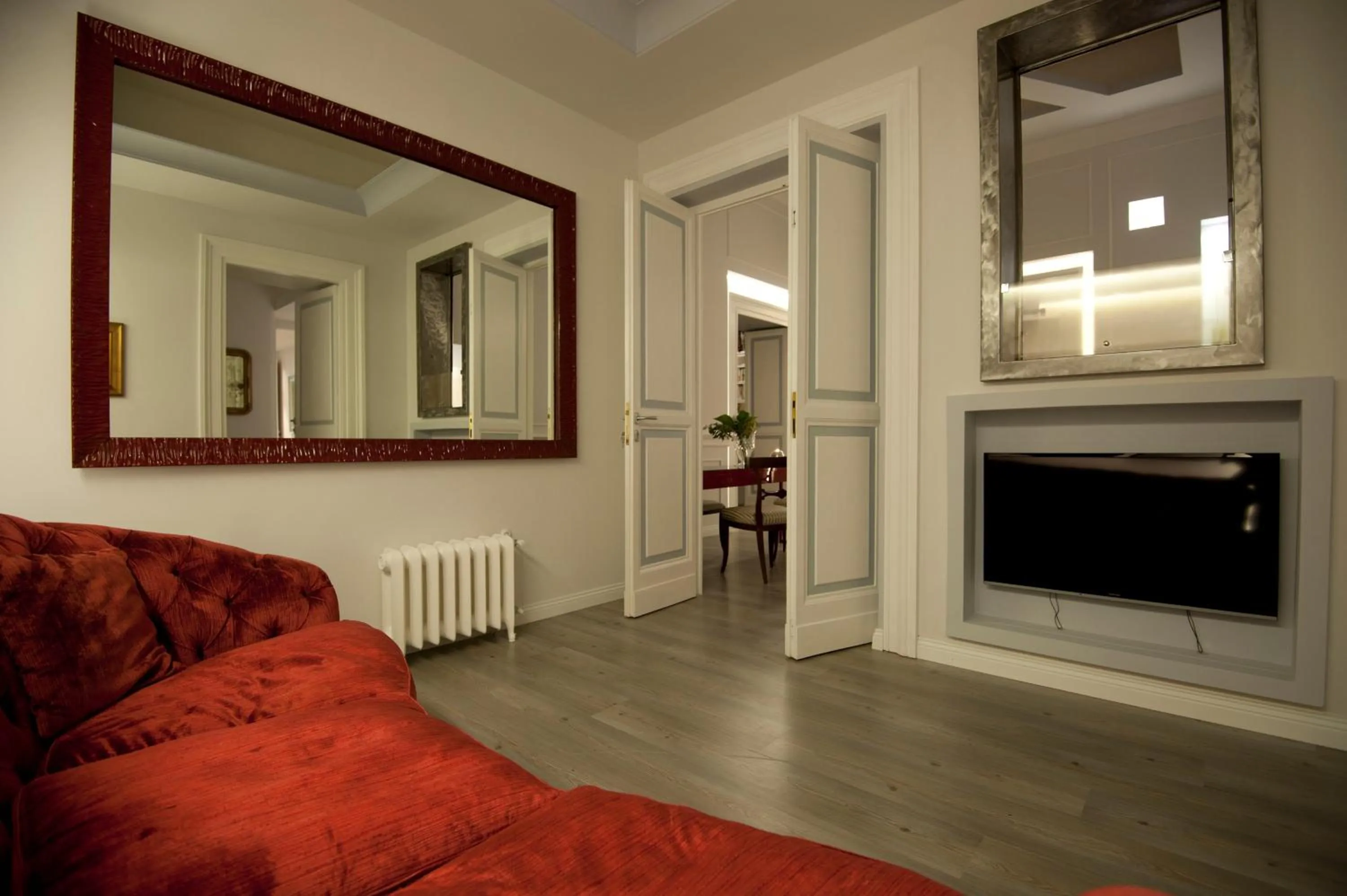 Communal lounge/ TV room in Luxury on the River