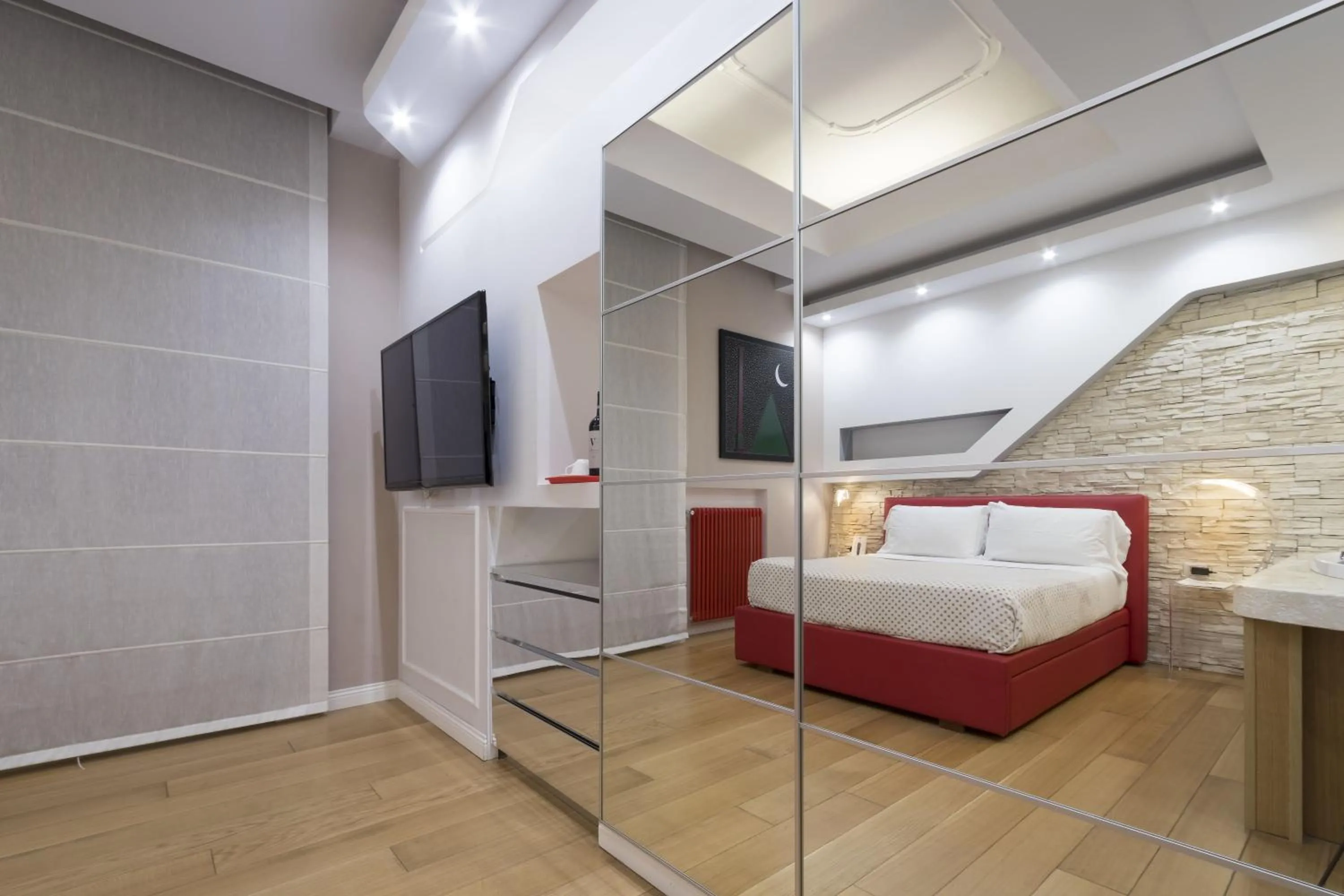 Photo of the whole room, Bed in Luxury on the River