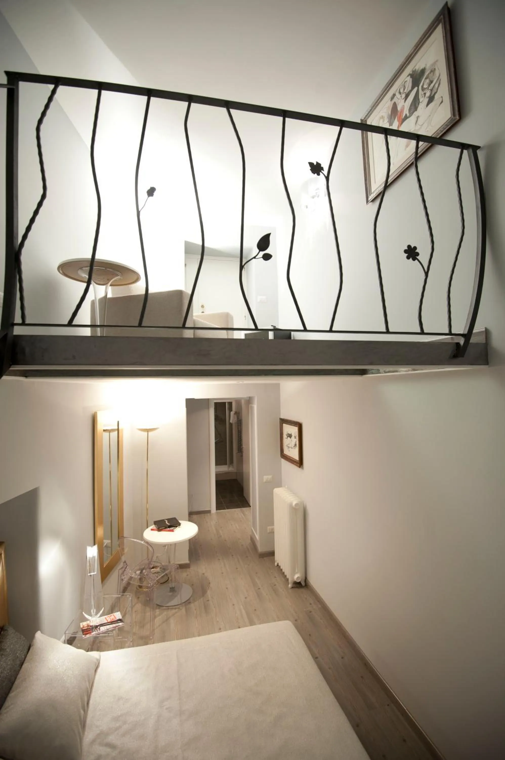 Photo of the whole room, Bed in Luxury on the River