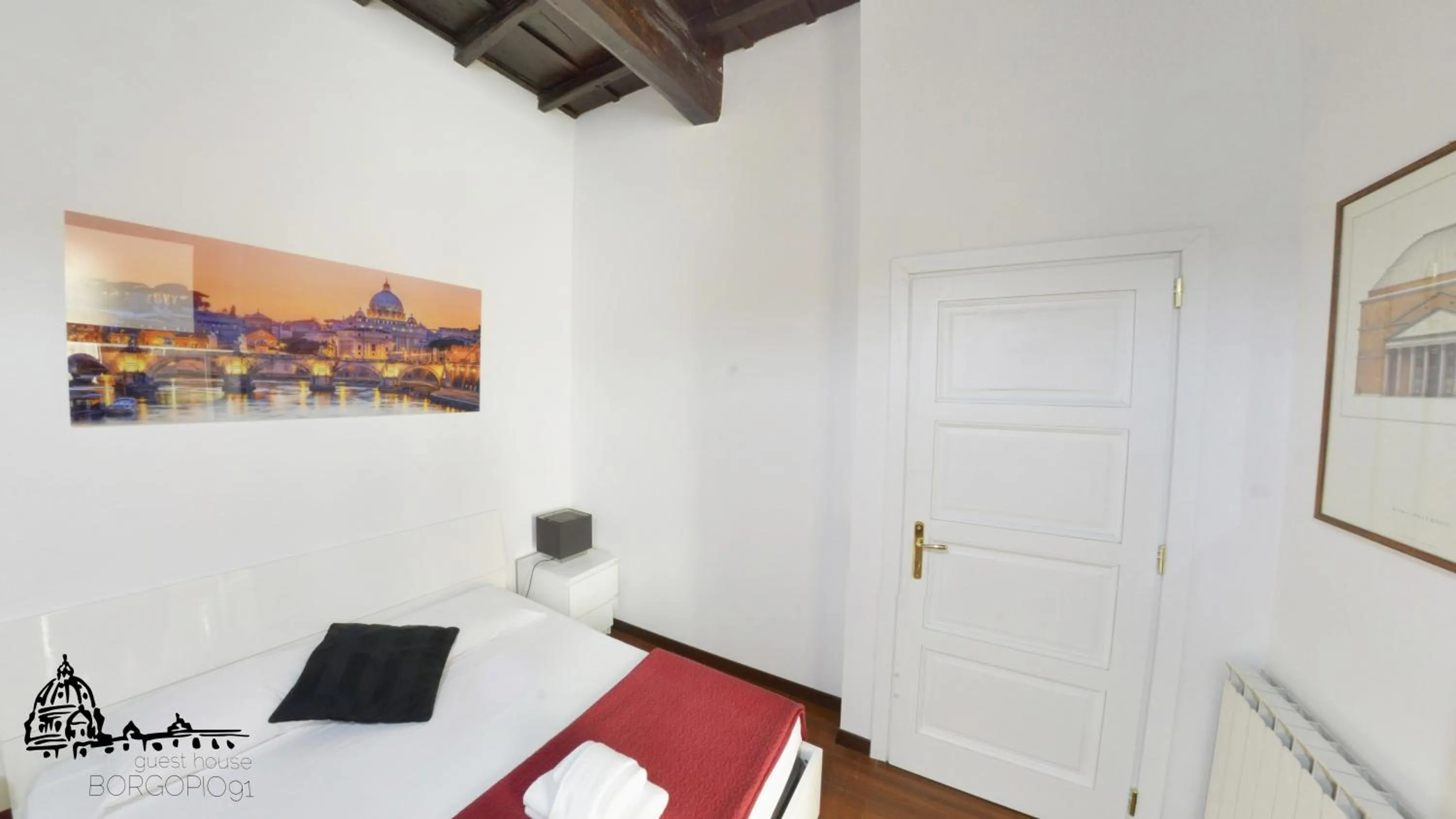 Bedroom in Borgo Pio 91