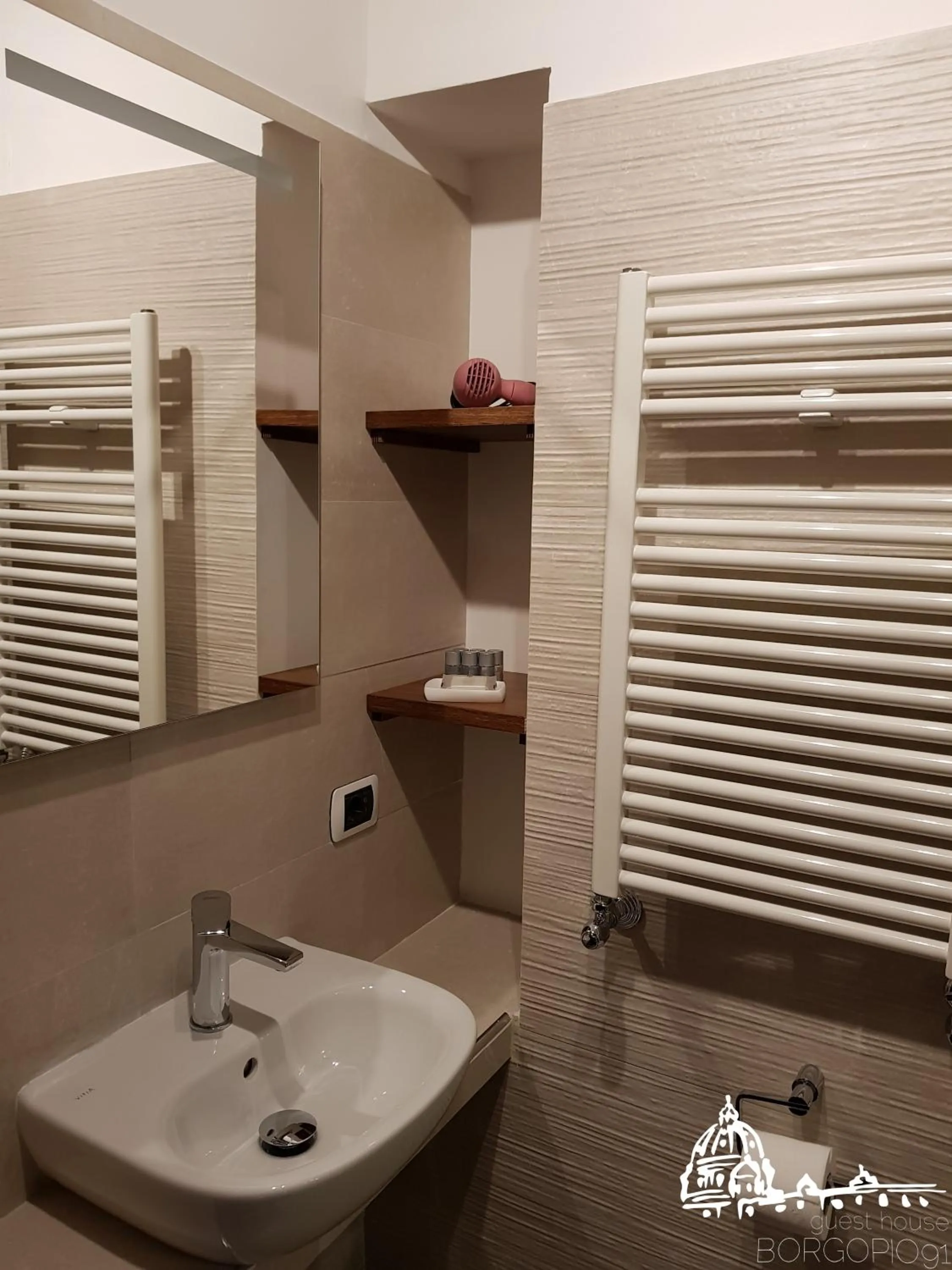 Shower in Borgo Pio 91