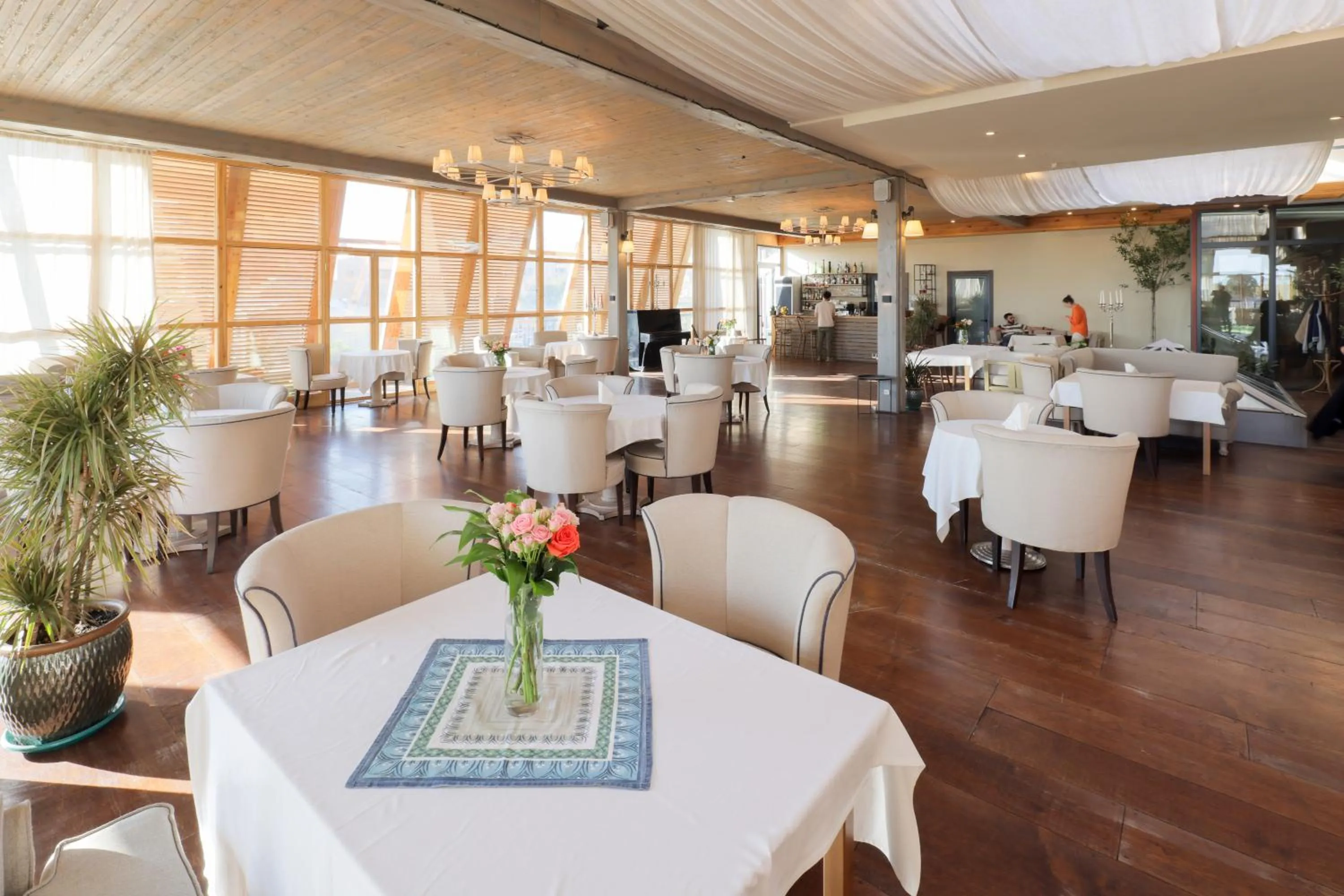 Restaurant/places to eat in Apricot Hotel Yerevan