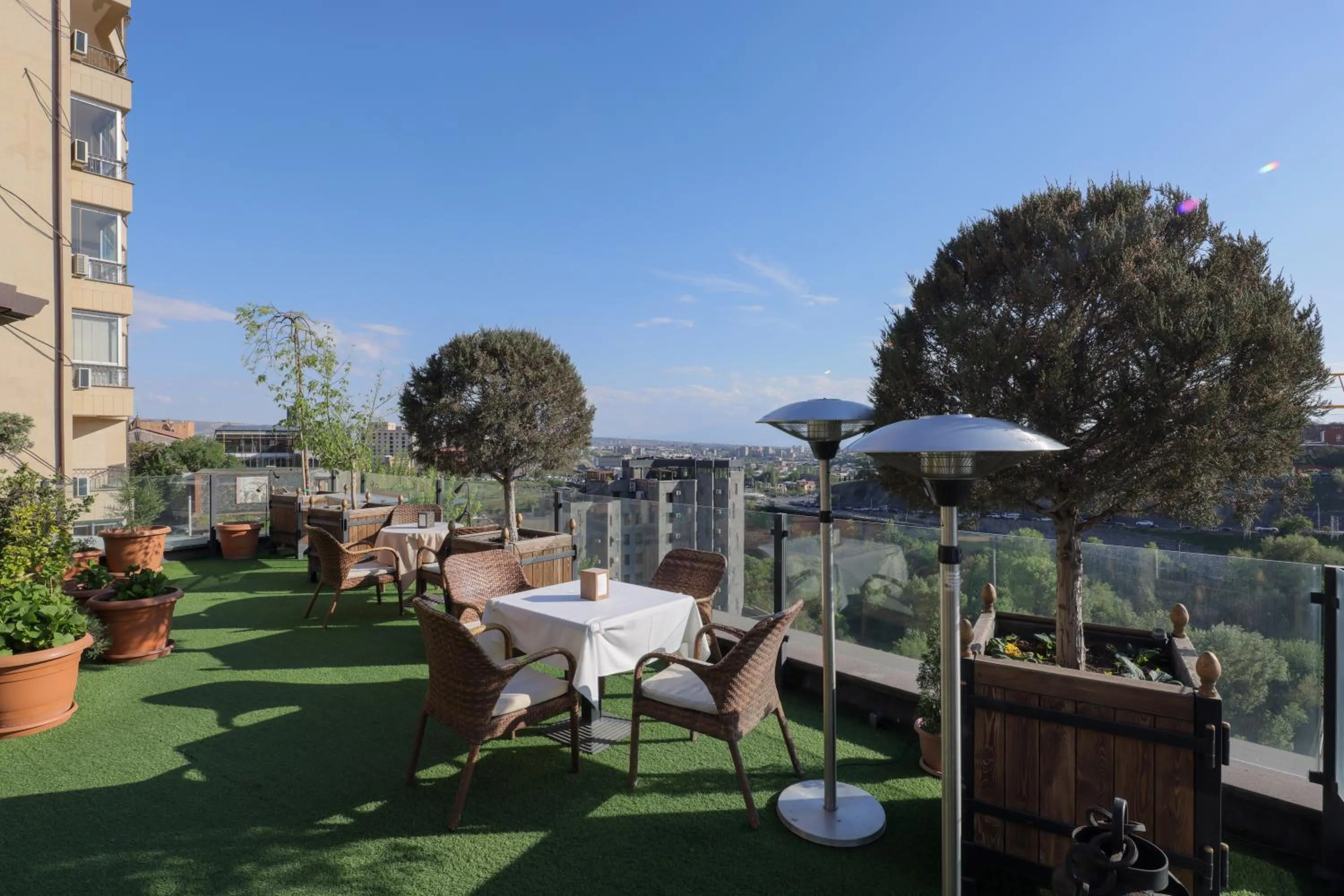 Restaurant/places to eat in Apricot Hotel Yerevan