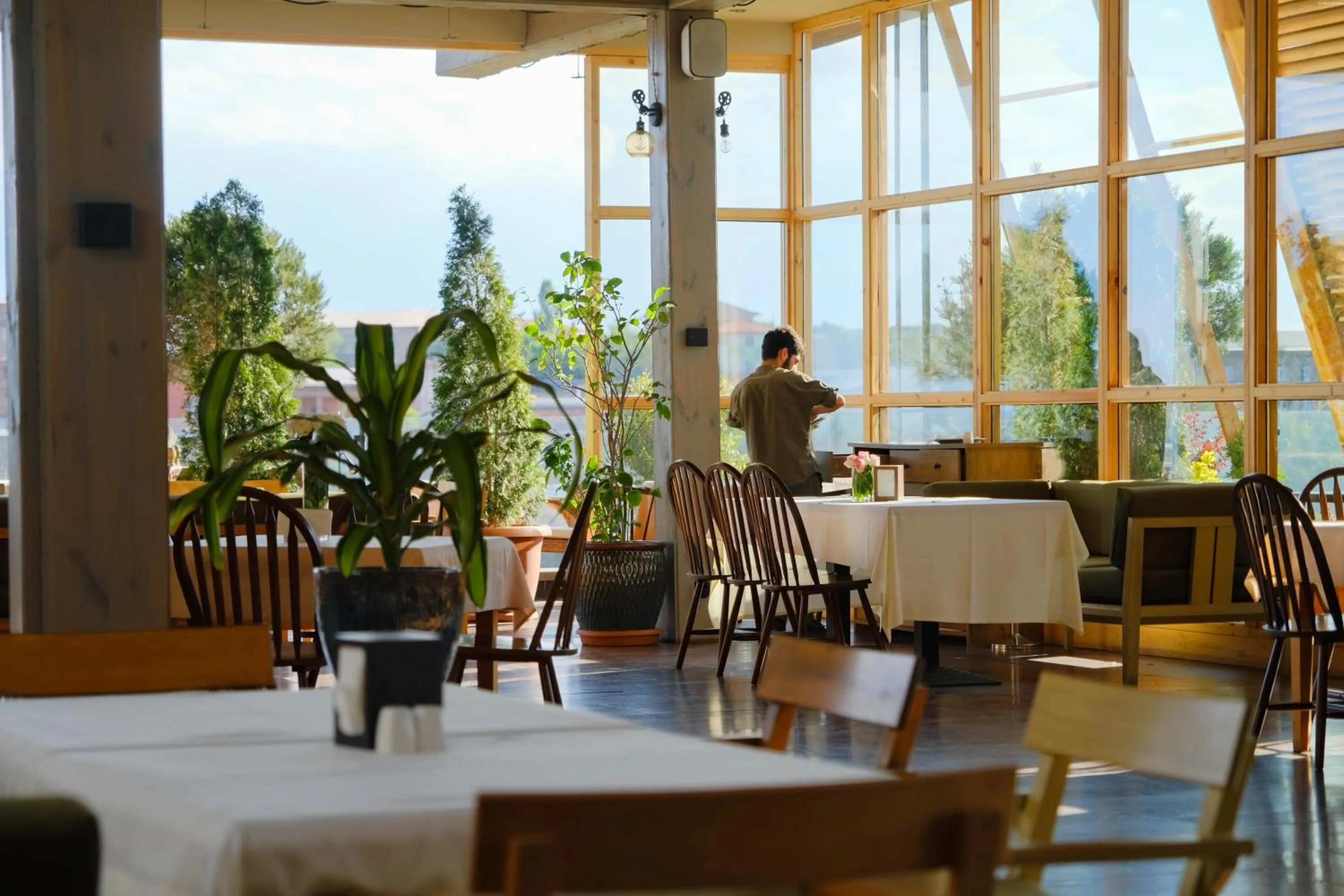 Restaurant/places to eat in Apricot Hotel Yerevan