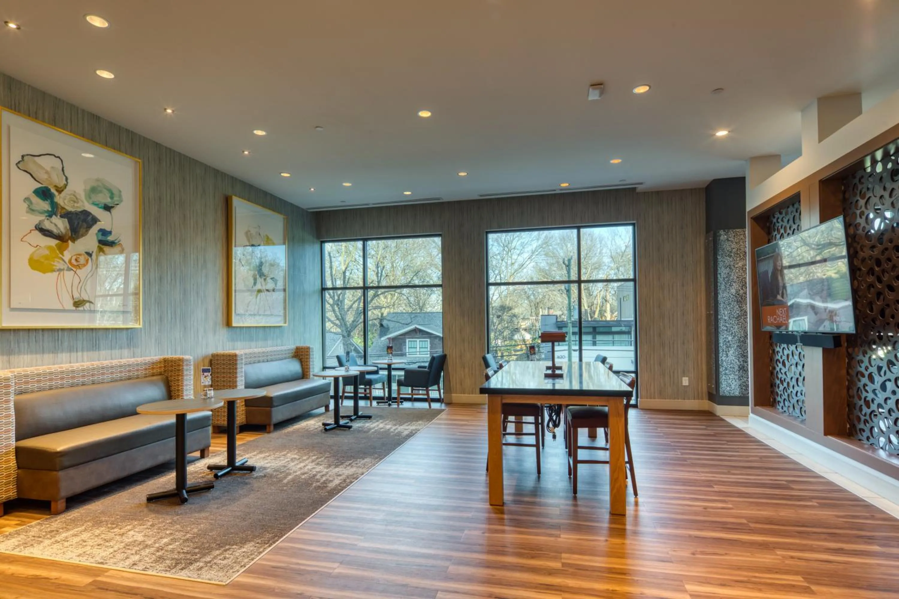 Breakfast in Holiday Inn Express & Suites - Charlotte - South End by IHG