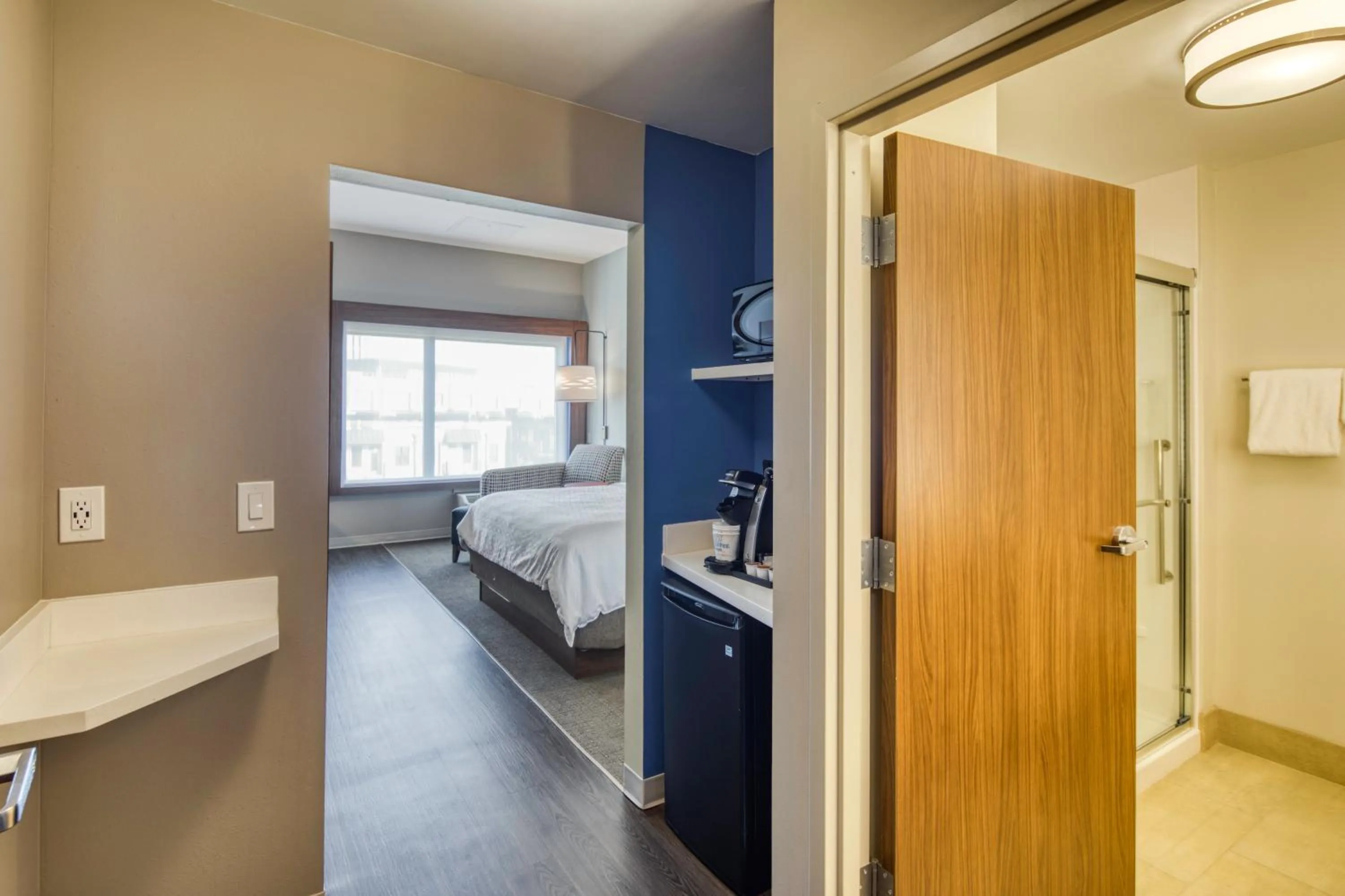 Photo of the whole room, Bed in Holiday Inn Express & Suites - Charlotte - South End by IHG