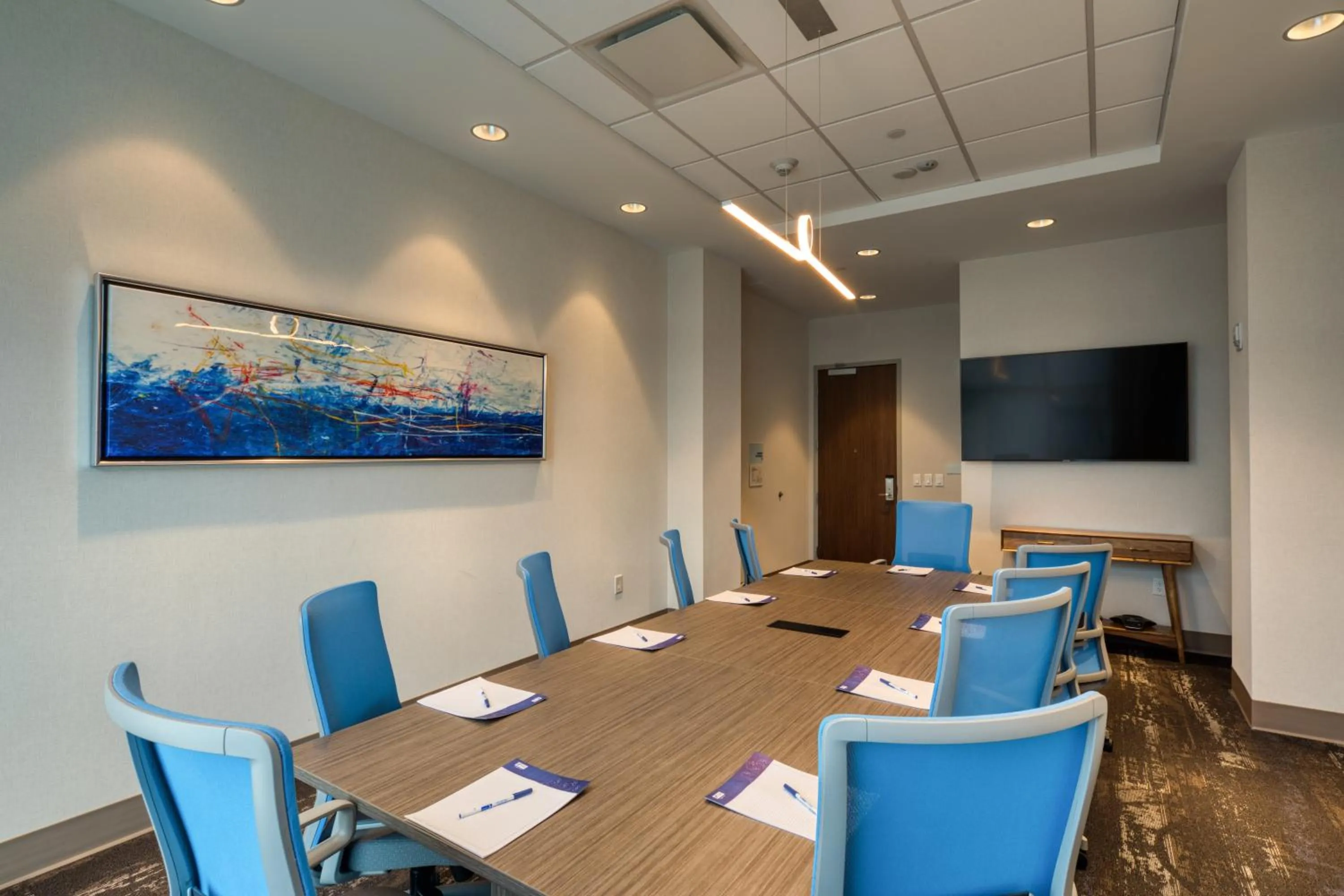 Meeting/conference room in Holiday Inn Express & Suites - Charlotte - South End by IHG