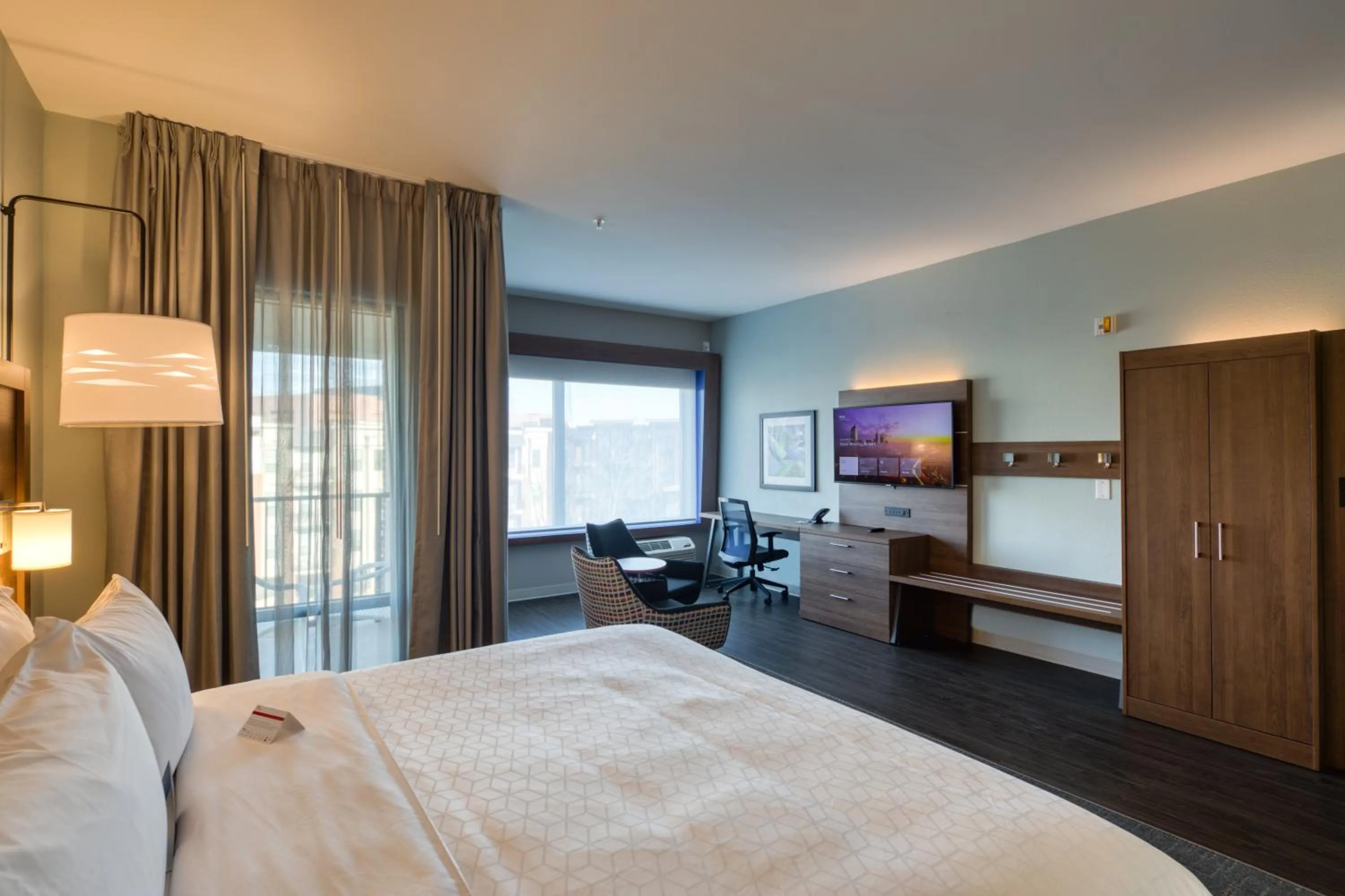 Photo of the whole room, Bed in Holiday Inn Express & Suites - Charlotte - South End by IHG