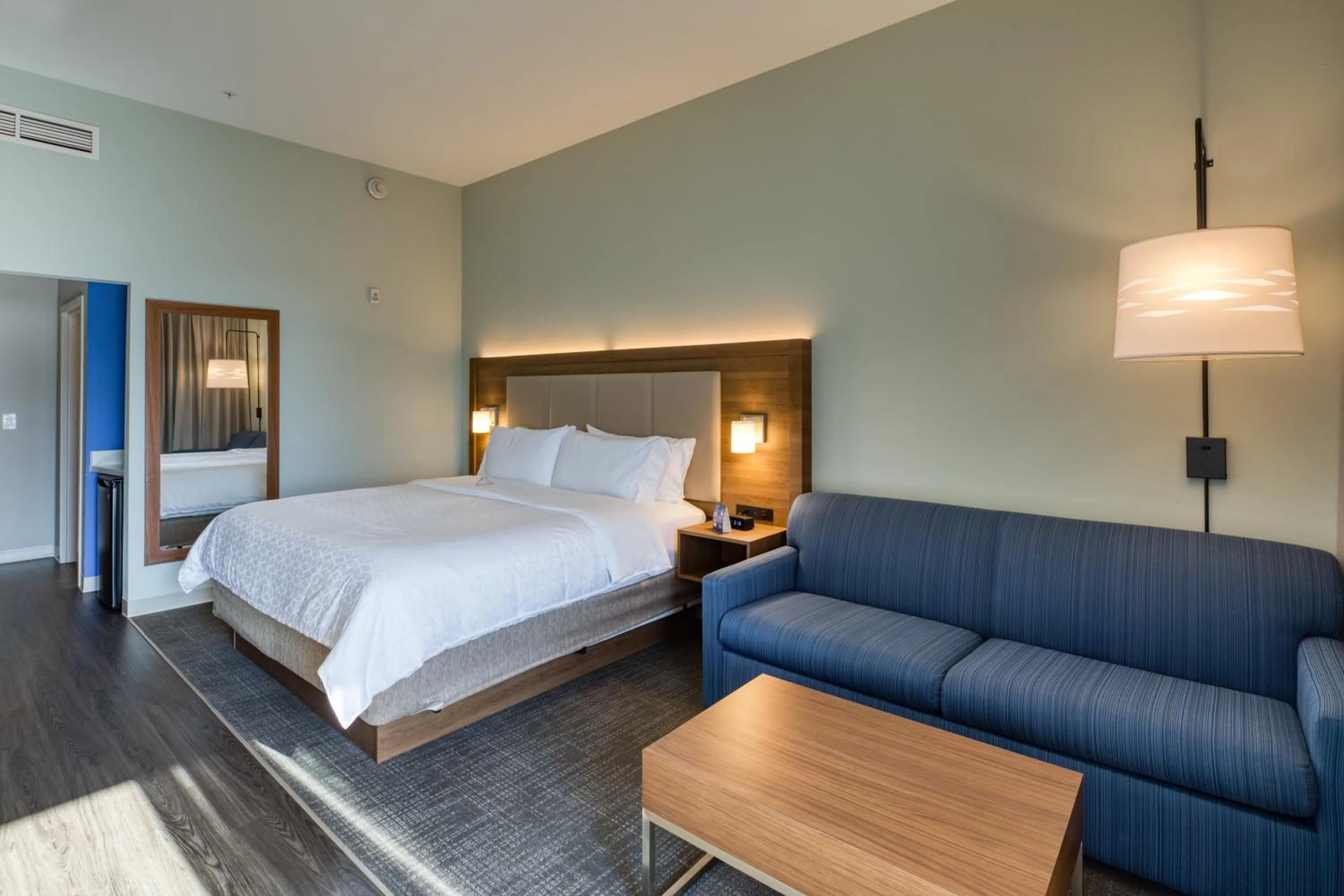 Photo of the whole room, Bed in Holiday Inn Express & Suites - Charlotte - South End by IHG